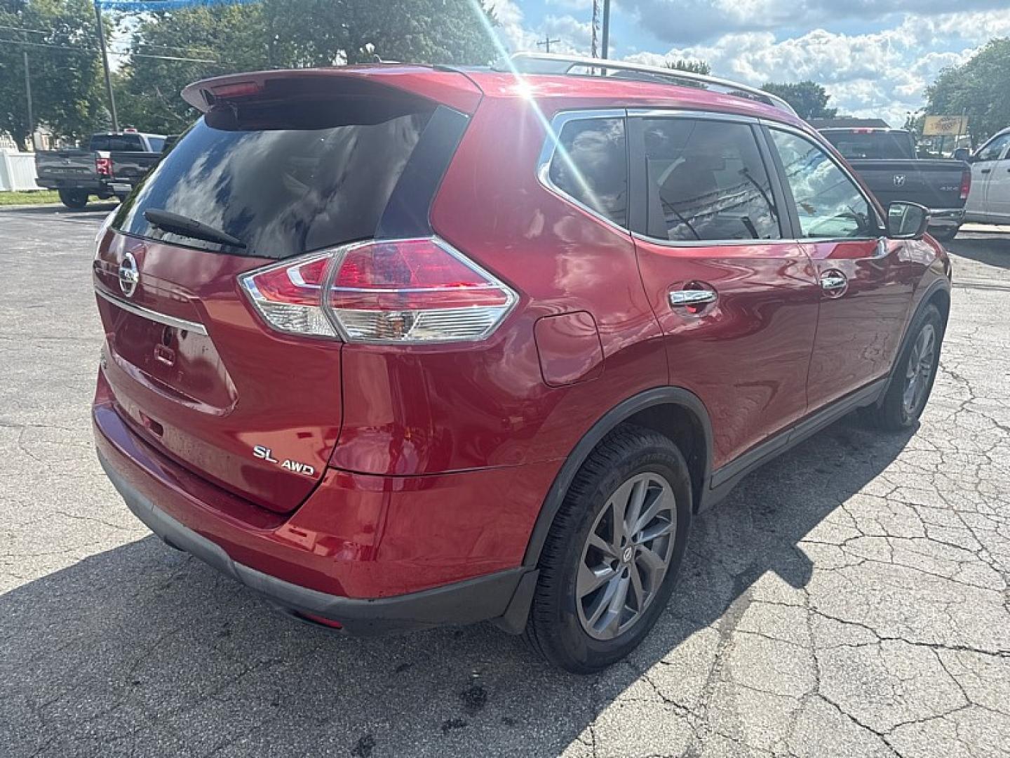 2016 RED /BLACK Nissan Rogue S AWD (5N1AT2MV7GC) with an 2.5L L4 DOHC 16V engine, CVT transmission, located at 3304 Woodville Road, Northwood, OH, 43619, (419) 210-8019, 41.612694, -83.480743- Photo#4