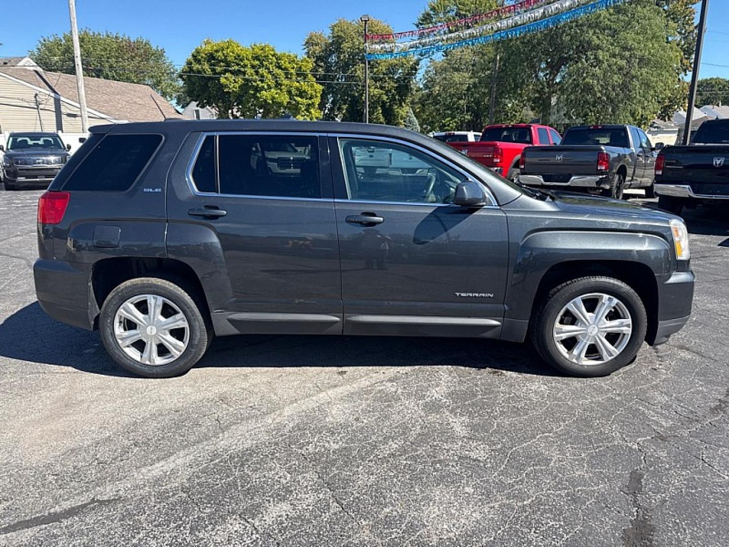 2017 GRAY /BLACK GMC Terrain SLE1 FWD (2GKALMEK8H6) with an 2.4L L4 DOHC 16V engine, 6A transmission, located at 3304 Woodville Road, Northwood, OH, 43619, (419) 210-8019, 41.612694, -83.480743- Photo#5