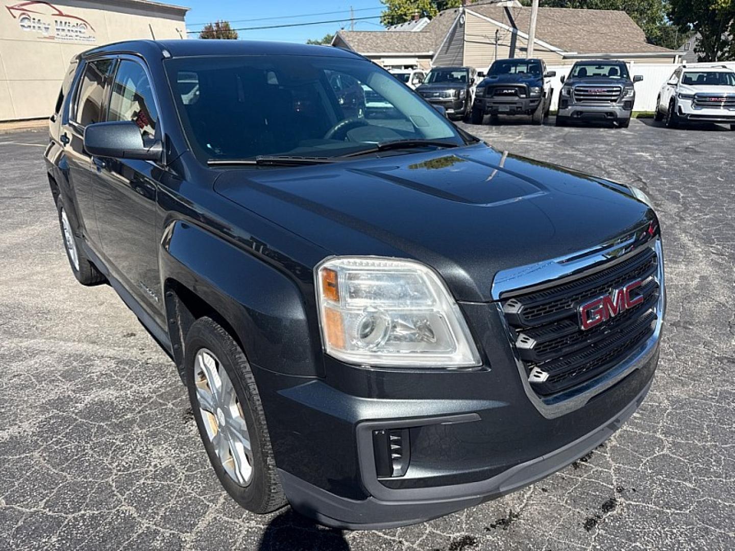 2017 GRAY /BLACK GMC Terrain SLE1 FWD (2GKALMEK8H6) with an 2.4L L4 DOHC 16V engine, 6A transmission, located at 3304 Woodville Road, Northwood, OH, 43619, (419) 210-8019, 41.612694, -83.480743- Photo#6
