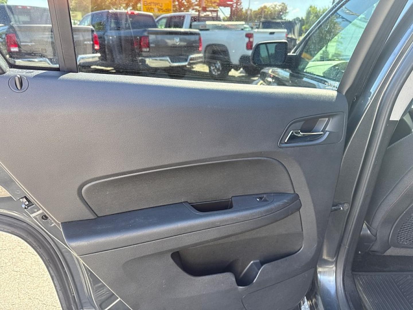 2017 GRAY /BLACK GMC Terrain SLE1 FWD (2GKALMEK8H6) with an 2.4L L4 DOHC 16V engine, 6A transmission, located at 3304 Woodville Road, Northwood, OH, 43619, (419) 210-8019, 41.612694, -83.480743- Photo#10