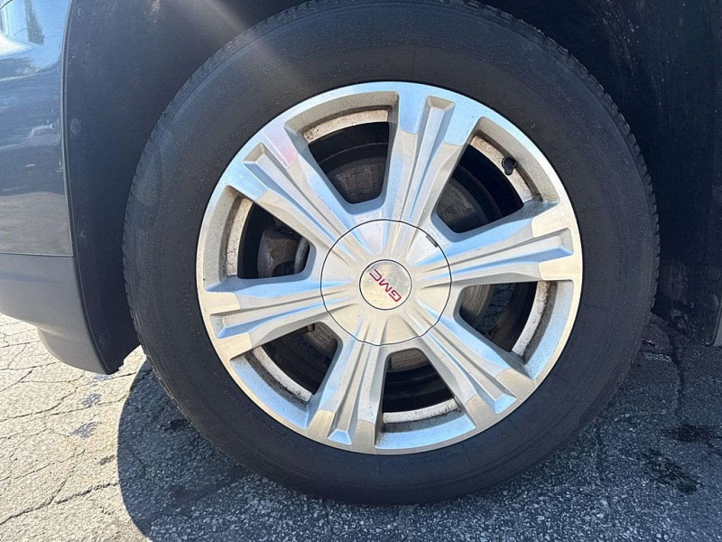 2017 GRAY /BLACK GMC Terrain SLE1 FWD (2GKALMEK8H6) with an 2.4L L4 DOHC 16V engine, 6A transmission, located at 3304 Woodville Road, Northwood, OH, 43619, (419) 210-8019, 41.612694, -83.480743- Photo#16