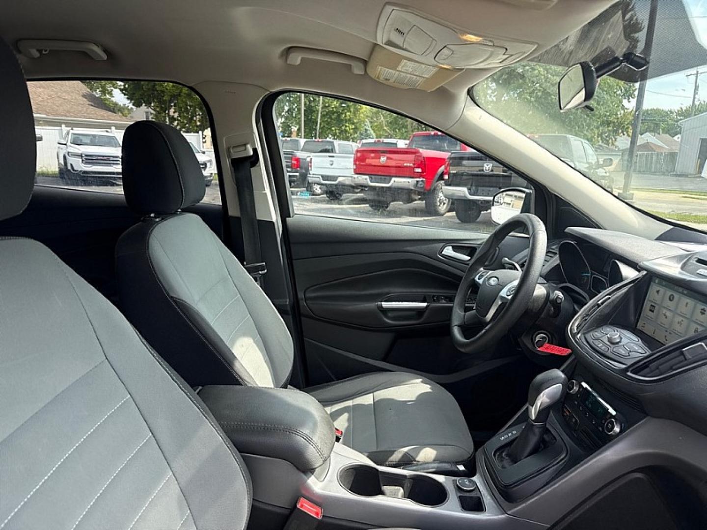 2016 GRAY /BLACK Ford Escape SE 4WD (1FMCU9GX9GU) with an 1.6L L4 DOHC 16V engine, 6A transmission, located at 3304 Woodville Road, Northwood, OH, 43619, (419) 210-8019, 41.612694, -83.480743 - Your #1 Destination for Auto Loans and mdash;No Matter Your Credit!At our dealership, we believe everyone deserves the opportunity to drive their dream car and mdash;whether you have good credit, bad credit, or no credit at all. With a wide selection of hundreds of cars, trucks, and SUVs, you'll fin- Photo#17