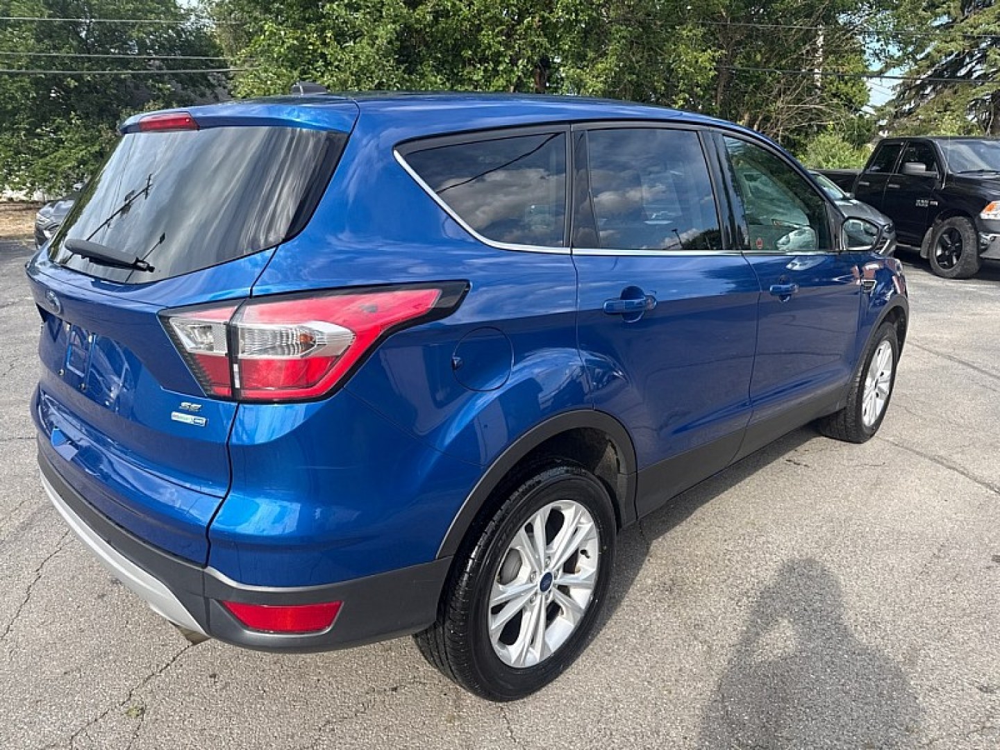 2017 BLUE /BLACK Ford Escape SE 4WD (1FMCU9GD0HU) with an 1.5L L4 DOHC 16V engine, 6A transmission, located at 3304 Woodville Road, Northwood, OH, 43619, (419) 210-8019, 41.612694, -83.480743 - Your #1 Destination for Auto Loans and mdash;No Matter Your Credit!At our dealership, we believe everyone deserves the opportunity to drive their dream car and mdash;whether you have good credit, bad credit, or no credit at all. With a wide selection of hundreds of cars, trucks, and SUVs, you'll fin- Photo#4