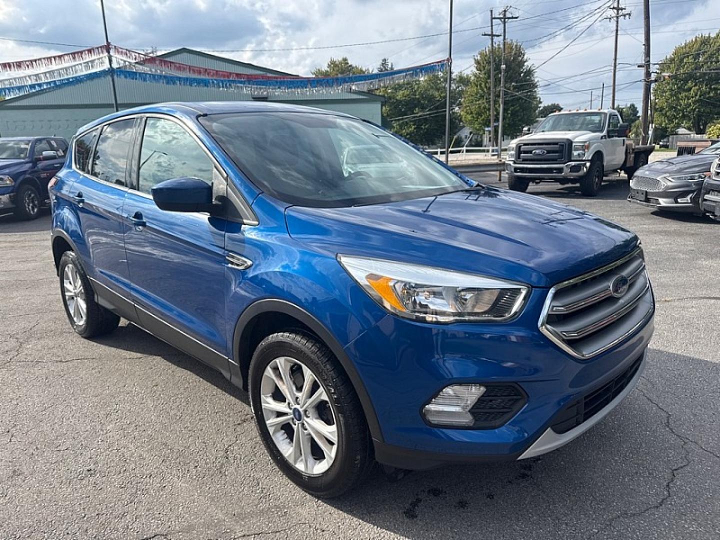 2017 BLUE /BLACK Ford Escape SE 4WD (1FMCU9GD0HU) with an 1.5L L4 DOHC 16V engine, 6A transmission, located at 3304 Woodville Road, Northwood, OH, 43619, (419) 210-8019, 41.612694, -83.480743 - Your #1 Destination for Auto Loans and mdash;No Matter Your Credit!At our dealership, we believe everyone deserves the opportunity to drive their dream car and mdash;whether you have good credit, bad credit, or no credit at all. With a wide selection of hundreds of cars, trucks, and SUVs, you'll fin- Photo#6
