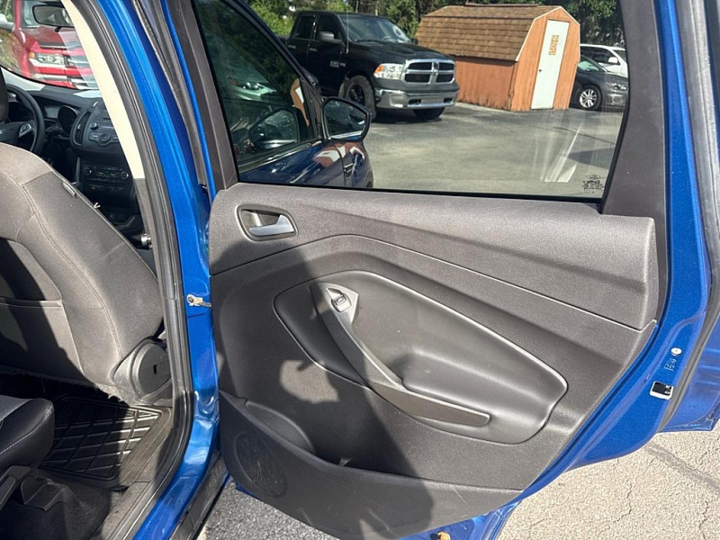 2017 BLUE /BLACK Ford Escape SE 4WD (1FMCU9GD0HU) with an 1.5L L4 DOHC 16V engine, 6A transmission, located at 3304 Woodville Road, Northwood, OH, 43619, (419) 210-8019, 41.612694, -83.480743 - Your #1 Destination for Auto Loans and mdash;No Matter Your Credit!At our dealership, we believe everyone deserves the opportunity to drive their dream car and mdash;whether you have good credit, bad credit, or no credit at all. With a wide selection of hundreds of cars, trucks, and SUVs, you'll fin- Photo#12