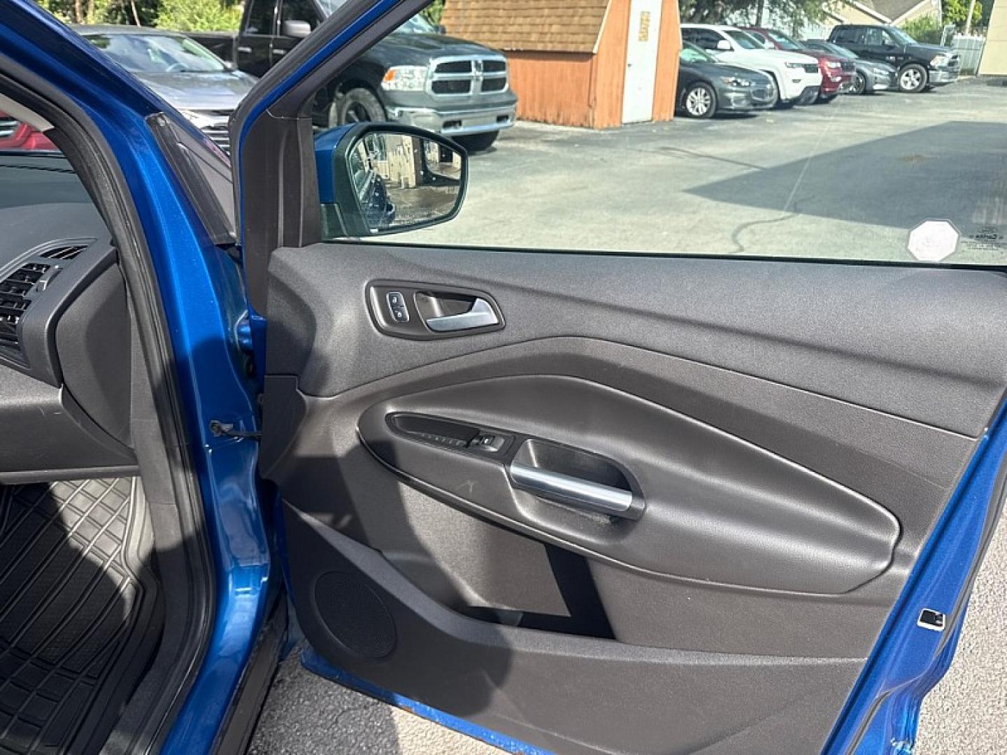 2017 BLUE /BLACK Ford Escape SE 4WD (1FMCU9GD0HU) with an 1.5L L4 DOHC 16V engine, 6A transmission, located at 3304 Woodville Road, Northwood, OH, 43619, (419) 210-8019, 41.612694, -83.480743 - Your #1 Destination for Auto Loans and mdash;No Matter Your Credit!At our dealership, we believe everyone deserves the opportunity to drive their dream car and mdash;whether you have good credit, bad credit, or no credit at all. With a wide selection of hundreds of cars, trucks, and SUVs, you'll fin- Photo#14