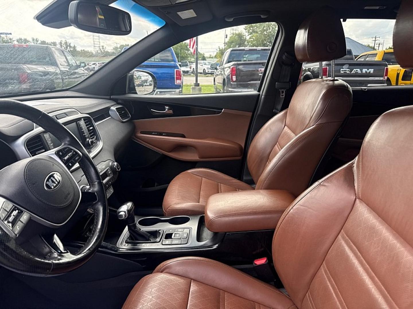 2019 BLACK /BROWN Kia Sorento SX Limited V6 AWD (5XYPKDA52KG) with an 3.3L V6 DOHC 24V engine, 6A transmission, located at 3304 Woodville Road, Northwood, OH, 43619, (419) 210-8019, 41.612694, -83.480743- Photo#9