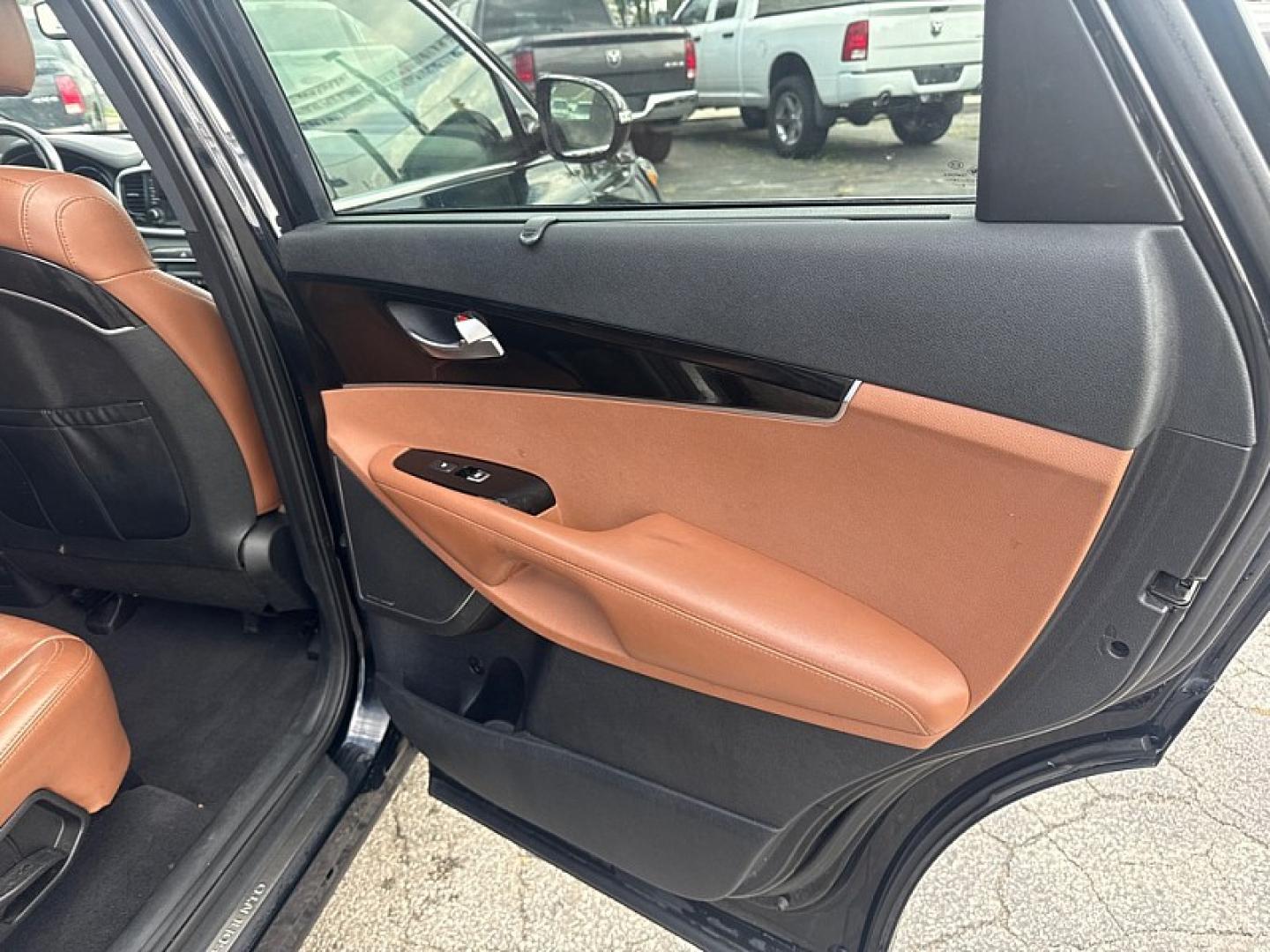 2019 BLACK /BROWN Kia Sorento SX Limited V6 AWD (5XYPKDA52KG) with an 3.3L V6 DOHC 24V engine, 6A transmission, located at 3304 Woodville Road, Northwood, OH, 43619, (419) 210-8019, 41.612694, -83.480743- Photo#12