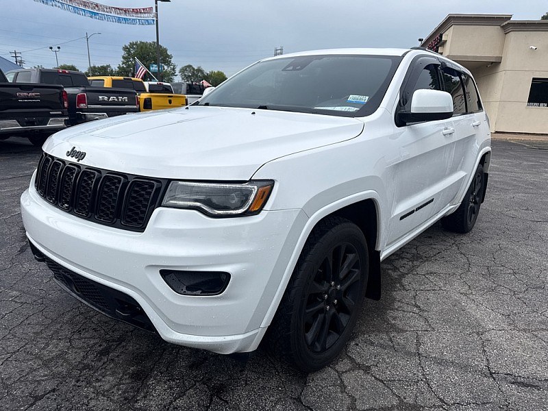 photo of 2020 Jeep Grand Cherokee Laredo 4WD