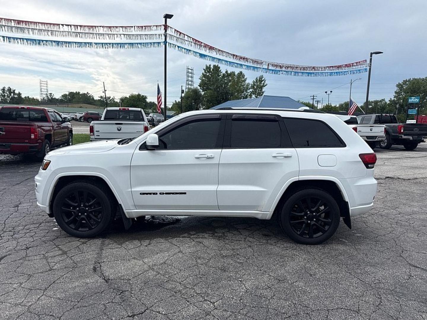 2020 WHITE /BLACK Jeep Grand Cherokee Laredo 4WD (1C4RJFAG6LC) with an 3.6L V6 DOHC 24V engine, 8A transmission, located at 3304 Woodville Road, Northwood, OH, 43619, (419) 210-8019, 41.612694, -83.480743 - Your #1 Destination for Auto Loans and mdash;No Matter Your Credit!At our dealership, we believe everyone deserves the opportunity to drive their dream car and mdash;whether you have good credit, bad credit, or no credit at all. With a wide selection of hundreds of cars, trucks, and SUVs, you'll fin- Photo#1