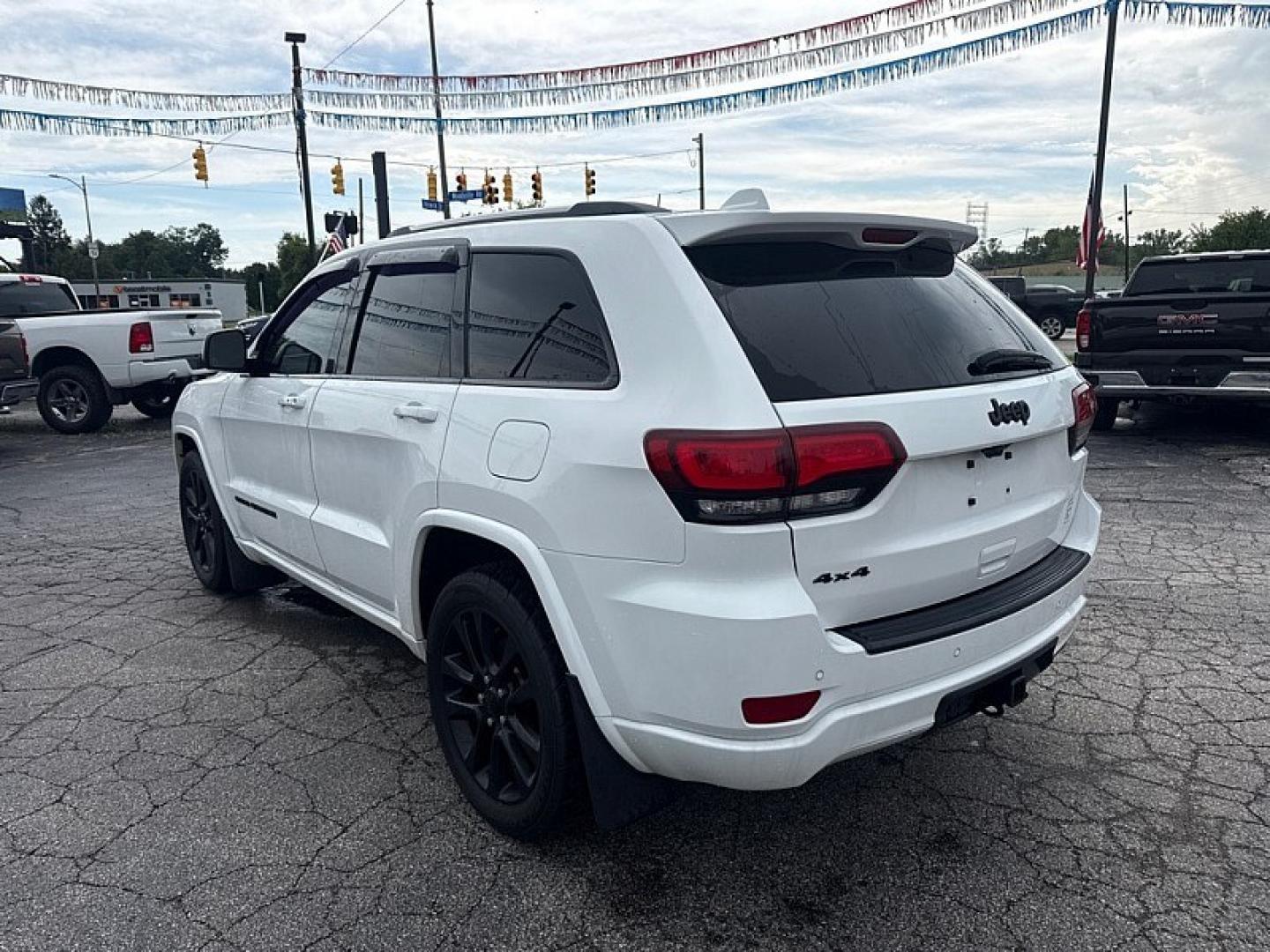2020 WHITE /BLACK Jeep Grand Cherokee Laredo 4WD (1C4RJFAG6LC) with an 3.6L V6 DOHC 24V engine, 8A transmission, located at 3304 Woodville Road, Northwood, OH, 43619, (419) 210-8019, 41.612694, -83.480743 - Your #1 Destination for Auto Loans and mdash;No Matter Your Credit!At our dealership, we believe everyone deserves the opportunity to drive their dream car and mdash;whether you have good credit, bad credit, or no credit at all. With a wide selection of hundreds of cars, trucks, and SUVs, you'll fin- Photo#2