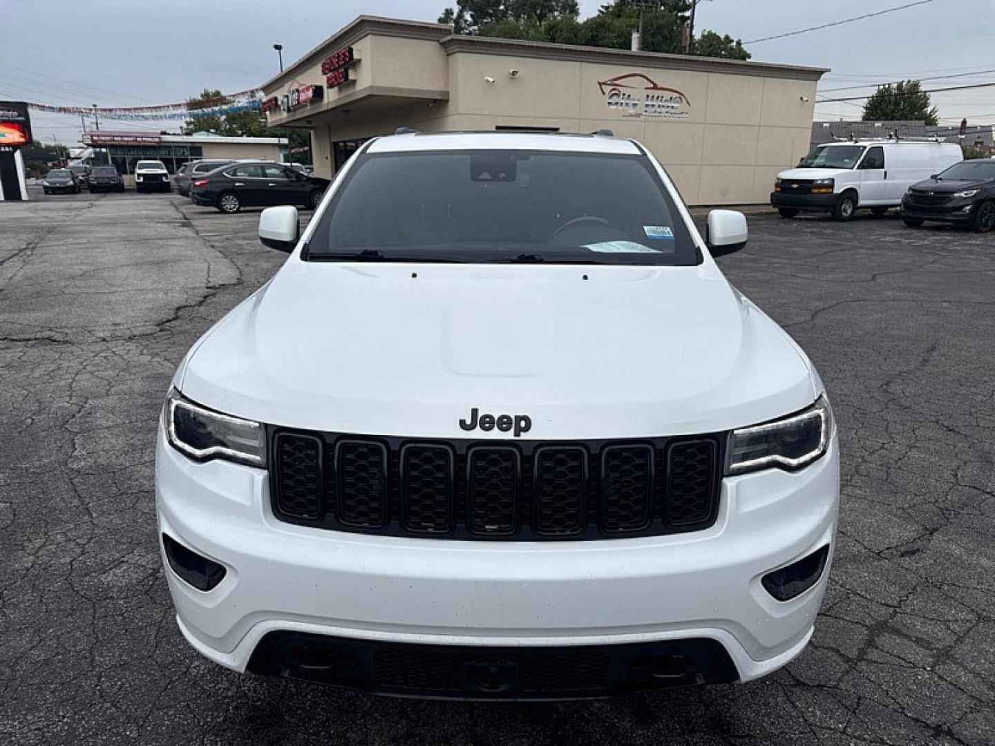 2020 WHITE /BLACK Jeep Grand Cherokee Laredo 4WD (1C4RJFAG6LC) with an 3.6L V6 DOHC 24V engine, 8A transmission, located at 3304 Woodville Road, Northwood, OH, 43619, (419) 210-8019, 41.612694, -83.480743 - Your #1 Destination for Auto Loans and mdash;No Matter Your Credit!At our dealership, we believe everyone deserves the opportunity to drive their dream car and mdash;whether you have good credit, bad credit, or no credit at all. With a wide selection of hundreds of cars, trucks, and SUVs, you'll fin- Photo#7