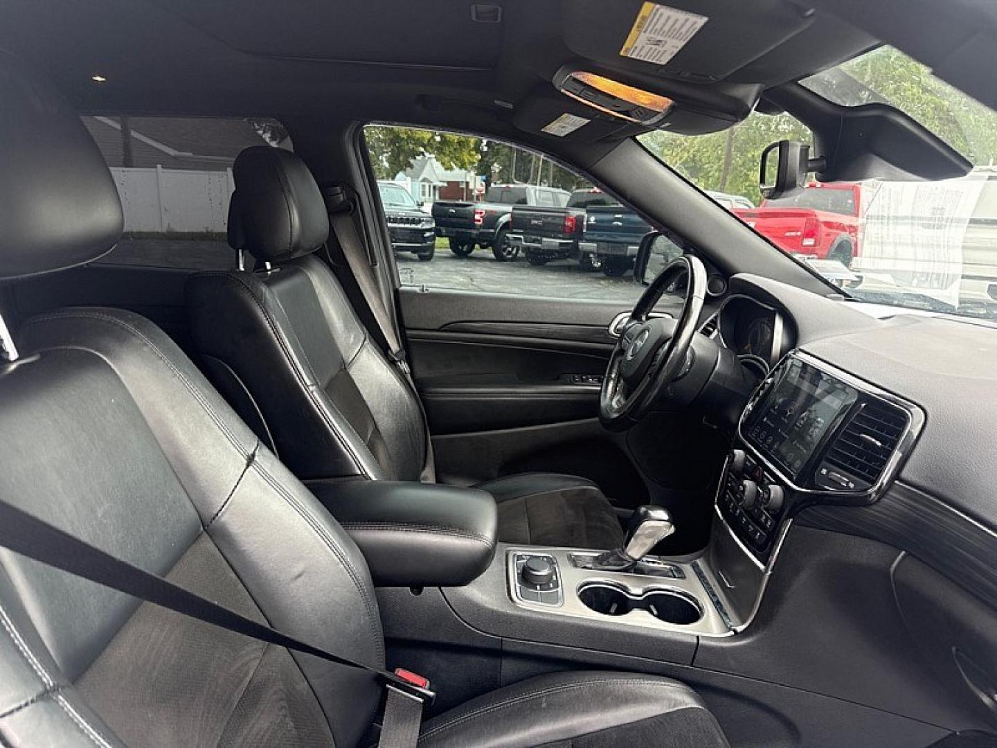 2020 WHITE /BLACK Jeep Grand Cherokee Laredo 4WD (1C4RJFAG6LC) with an 3.6L V6 DOHC 24V engine, 8A transmission, located at 3304 Woodville Road, Northwood, OH, 43619, (419) 210-8019, 41.612694, -83.480743 - Your #1 Destination for Auto Loans and mdash;No Matter Your Credit!At our dealership, we believe everyone deserves the opportunity to drive their dream car and mdash;whether you have good credit, bad credit, or no credit at all. With a wide selection of hundreds of cars, trucks, and SUVs, you'll fin- Photo#15