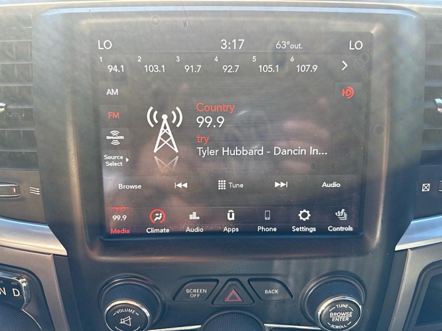 2021 BLUE RAM 1500 Classic Tradesman Crew Cab SWB 4WD (1C6RR7LG0MS) with an 3.6L V6 DOHC 24V FFV engine, 8A transmission, located at 3304 Woodville Road, Northwood, OH, 43619, (419) 210-8019, 41.612694, -83.480743 - Your #1 Destination for Auto Loans and mdash;No Matter Your Credit!At our dealership, we believe everyone deserves the opportunity to drive their dream car and mdash;whether you have good credit, bad credit, or no credit at all. With a wide selection of hundreds of cars, trucks, and SUVs, you'll fin- Photo#17