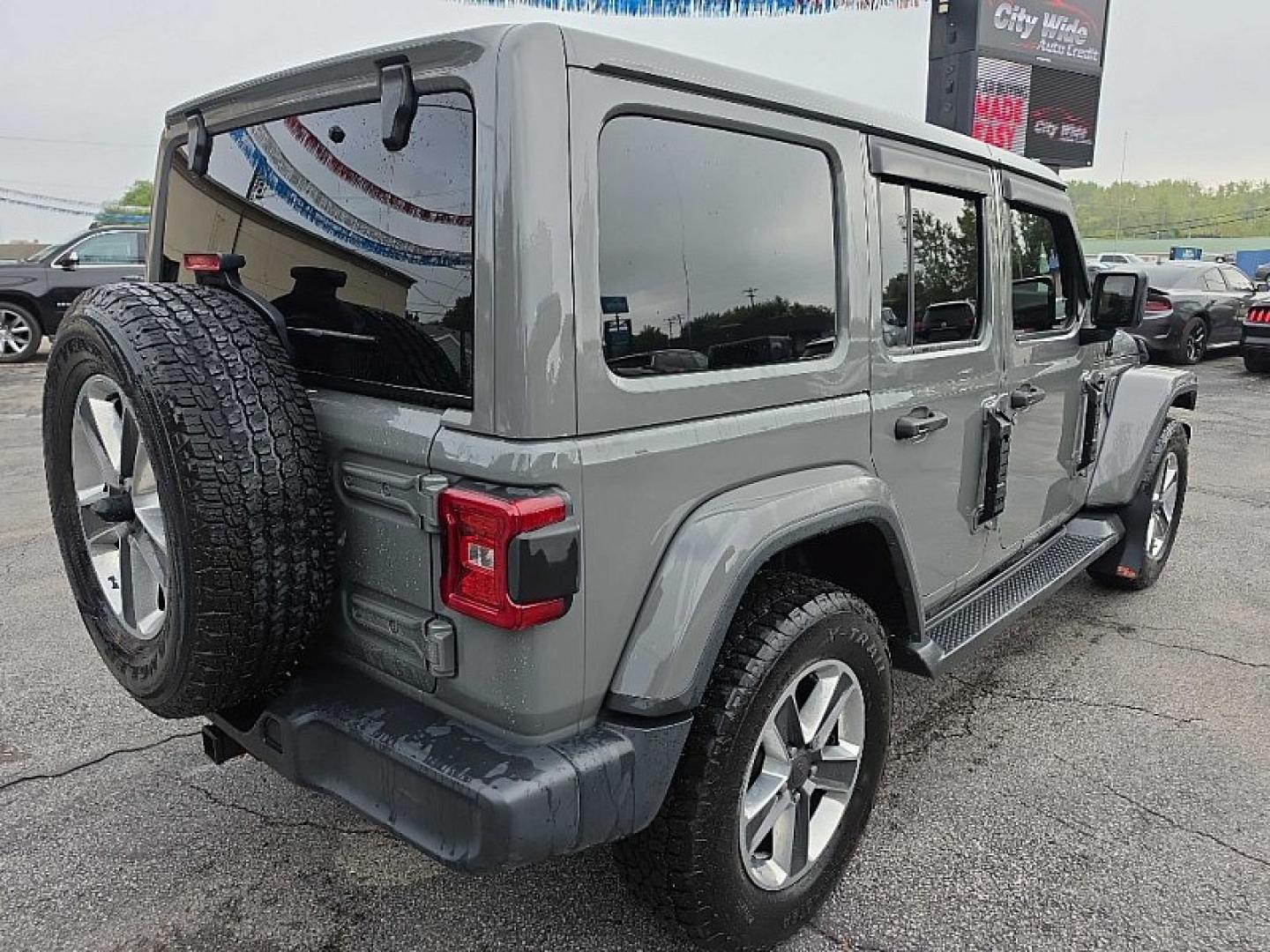 2019 GRAY /BLACK Jeep Wrangler Unlimited Sahara (1C4HJXEG2KW) with an 3.6L V6 DOHC 24V FFV engine, 6A transmission, located at 3304 Woodville Road, Northwood, OH, 43619, (419) 210-8019, 41.612694, -83.480743 - Your #1 Destination for Auto Loans and mdash;No Matter Your Credit!At our dealership, we believe everyone deserves the opportunity to drive their dream car and mdash;whether you have good credit, bad credit, or no credit at all. With a wide selection of hundreds of cars, trucks, and SUVs, you'll fin- Photo#4