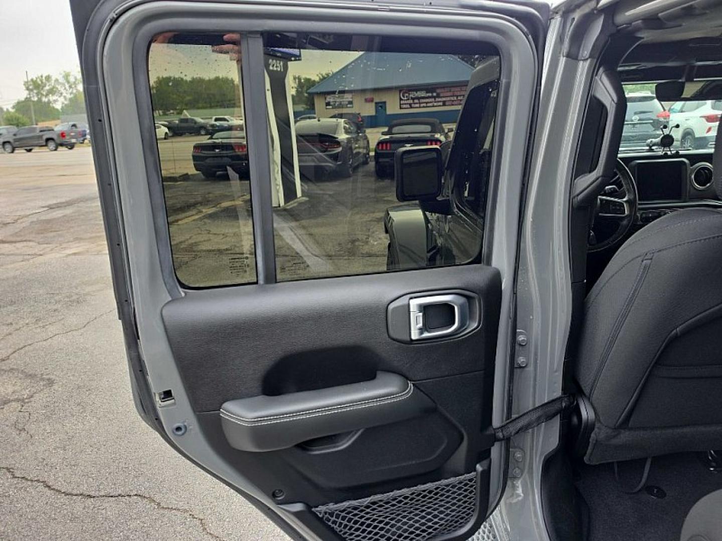 2019 GRAY /BLACK Jeep Wrangler Unlimited Sahara (1C4HJXEG2KW) with an 3.6L V6 DOHC 24V FFV engine, 6A transmission, located at 3304 Woodville Road, Northwood, OH, 43619, (419) 210-8019, 41.612694, -83.480743 - Your #1 Destination for Auto Loans and mdash;No Matter Your Credit!At our dealership, we believe everyone deserves the opportunity to drive their dream car and mdash;whether you have good credit, bad credit, or no credit at all. With a wide selection of hundreds of cars, trucks, and SUVs, you'll fin- Photo#11