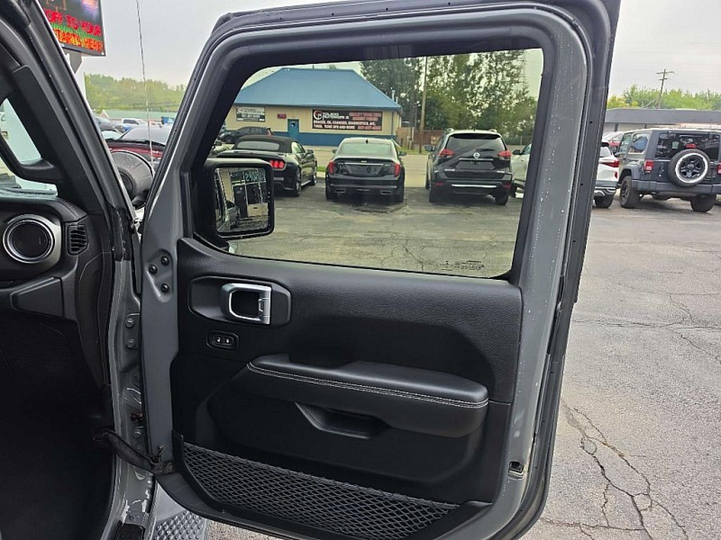 2019 GRAY /BLACK Jeep Wrangler Unlimited Sahara (1C4HJXEG2KW) with an 3.6L V6 DOHC 24V FFV engine, 6A transmission, located at 3304 Woodville Road, Northwood, OH, 43619, (419) 210-8019, 41.612694, -83.480743 - Your #1 Destination for Auto Loans and mdash;No Matter Your Credit!At our dealership, we believe everyone deserves the opportunity to drive their dream car and mdash;whether you have good credit, bad credit, or no credit at all. With a wide selection of hundreds of cars, trucks, and SUVs, you'll fin- Photo#15