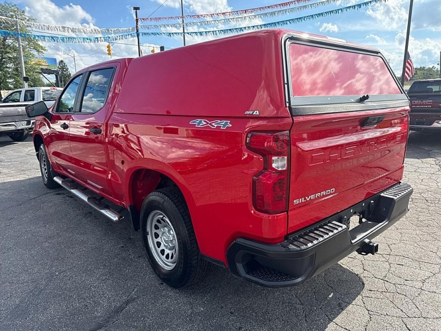 2022 RED /BLACK Chevrolet Silverado 1500 Work Truck Crew Cab 4WD (1GCPDAEKXNZ) with an 2.7L L4 DOHC 16V TURBO engine, 6A transmission, located at 3304 Woodville Road, Northwood, OH, 43619, (419) 210-8019, 41.612694, -83.480743 - Your #1 Destination for Auto Loans and mdash;No Matter Your Credit!At our dealership, we believe everyone deserves the opportunity to drive their dream car and mdash;whether you have good credit, bad credit, or no credit at all. With a wide selection of hundreds of cars, trucks, and SUVs, you'll fin- Photo#2