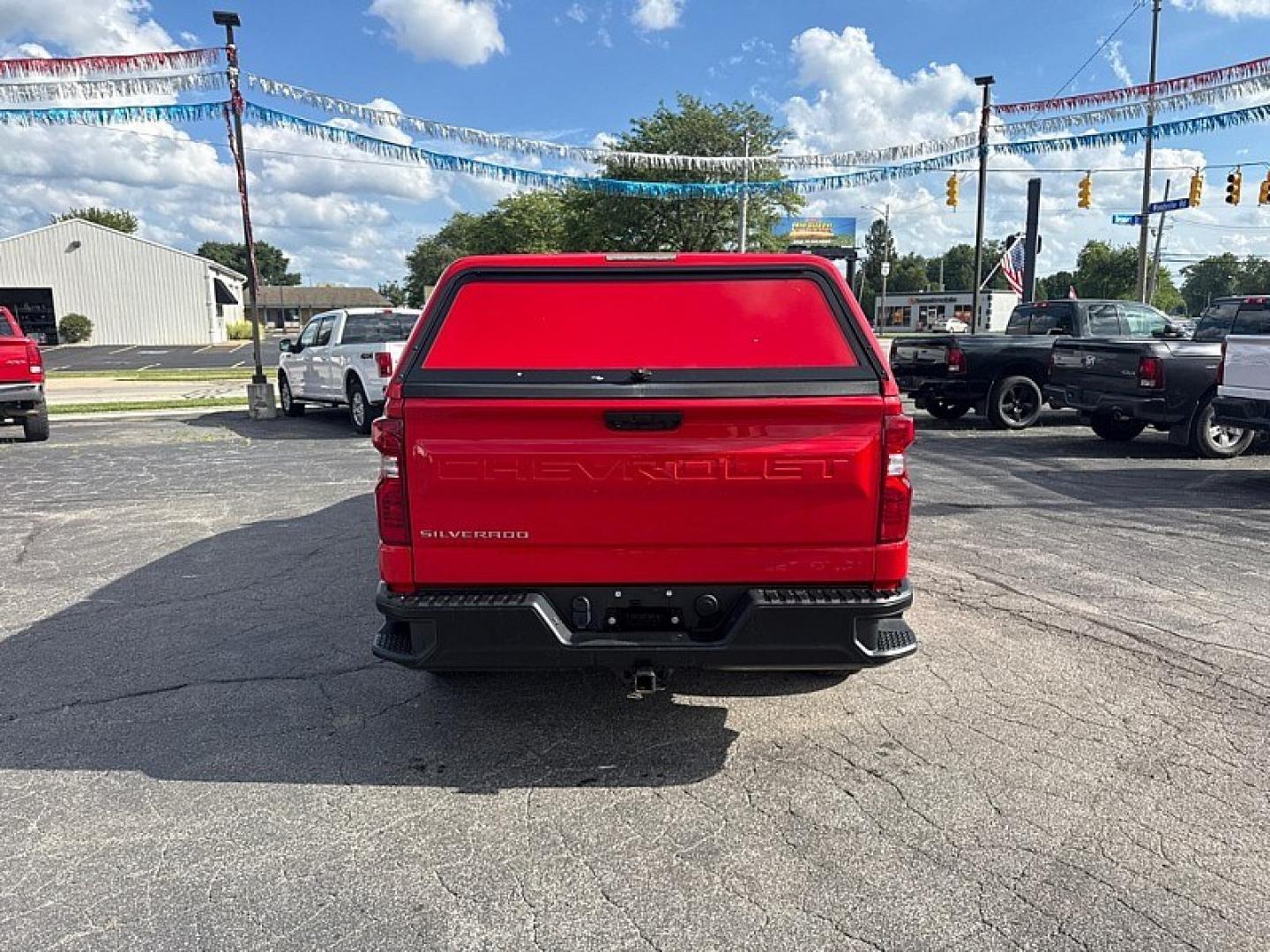 2022 RED /BLACK Chevrolet Silverado 1500 Work Truck Crew Cab 4WD (1GCPDAEKXNZ) with an 2.7L L4 DOHC 16V TURBO engine, 6A transmission, located at 3304 Woodville Road, Northwood, OH, 43619, (419) 210-8019, 41.612694, -83.480743 - Your #1 Destination for Auto Loans and mdash;No Matter Your Credit!At our dealership, we believe everyone deserves the opportunity to drive their dream car and mdash;whether you have good credit, bad credit, or no credit at all. With a wide selection of hundreds of cars, trucks, and SUVs, you'll fin- Photo#3