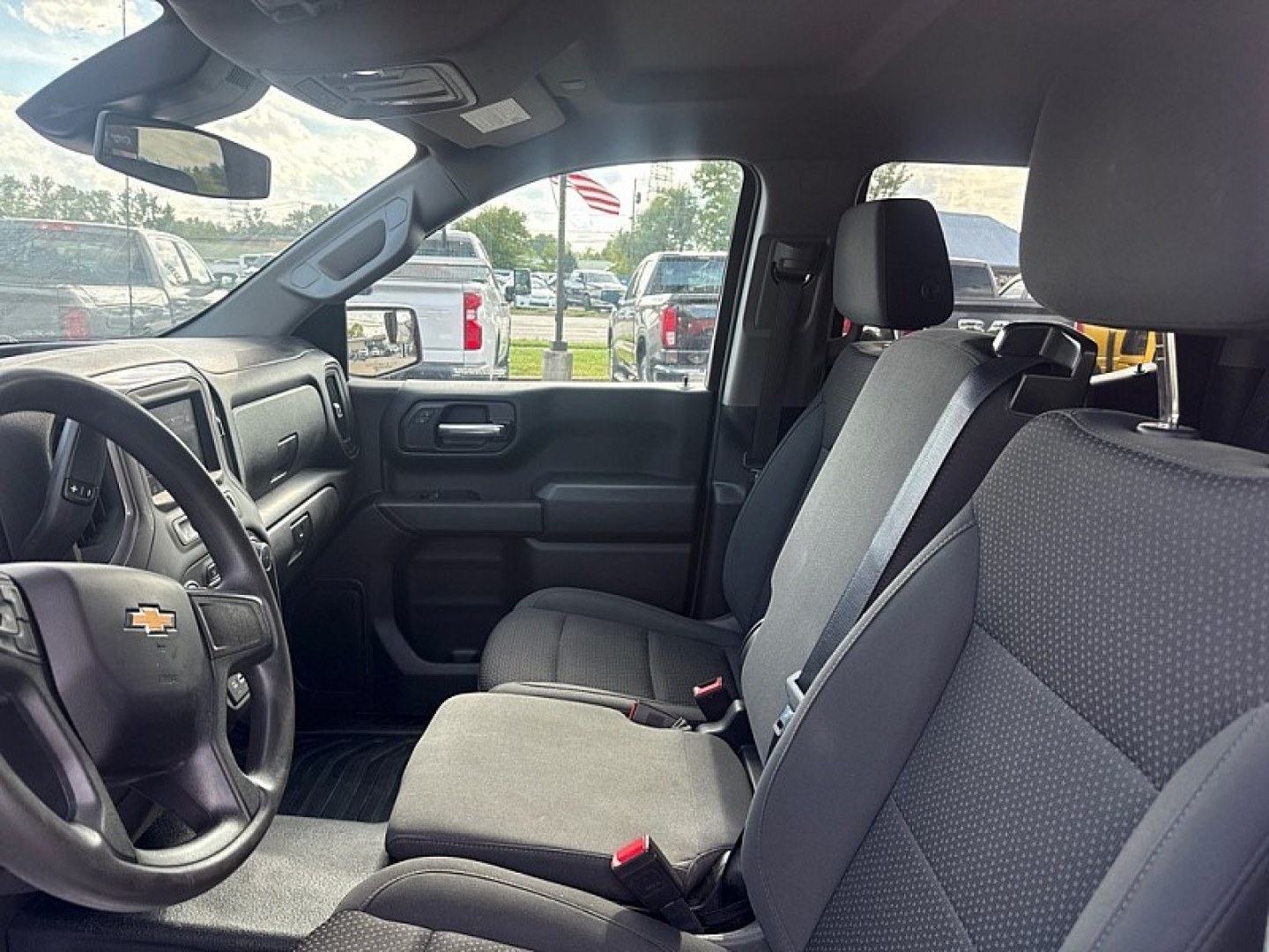 2022 RED /BLACK Chevrolet Silverado 1500 Work Truck Crew Cab 4WD (1GCPDAEKXNZ) with an 2.7L L4 DOHC 16V TURBO engine, 6A transmission, located at 3304 Woodville Road, Northwood, OH, 43619, (419) 210-8019, 41.612694, -83.480743 - Your #1 Destination for Auto Loans and mdash;No Matter Your Credit!At our dealership, we believe everyone deserves the opportunity to drive their dream car and mdash;whether you have good credit, bad credit, or no credit at all. With a wide selection of hundreds of cars, trucks, and SUVs, you'll fin- Photo#12