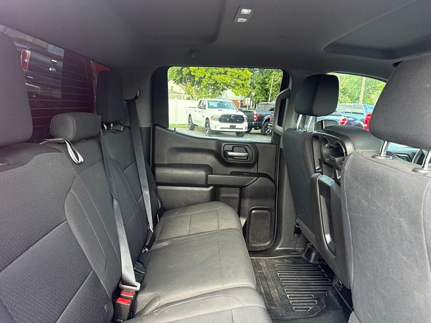 2022 RED /BLACK Chevrolet Silverado 1500 Work Truck Crew Cab 4WD (1GCPDAEKXNZ) with an 2.7L L4 DOHC 16V TURBO engine, 6A transmission, located at 3304 Woodville Road, Northwood, OH, 43619, (419) 210-8019, 41.612694, -83.480743 - Your #1 Destination for Auto Loans and mdash;No Matter Your Credit!At our dealership, we believe everyone deserves the opportunity to drive their dream car and mdash;whether you have good credit, bad credit, or no credit at all. With a wide selection of hundreds of cars, trucks, and SUVs, you'll fin- Photo#16