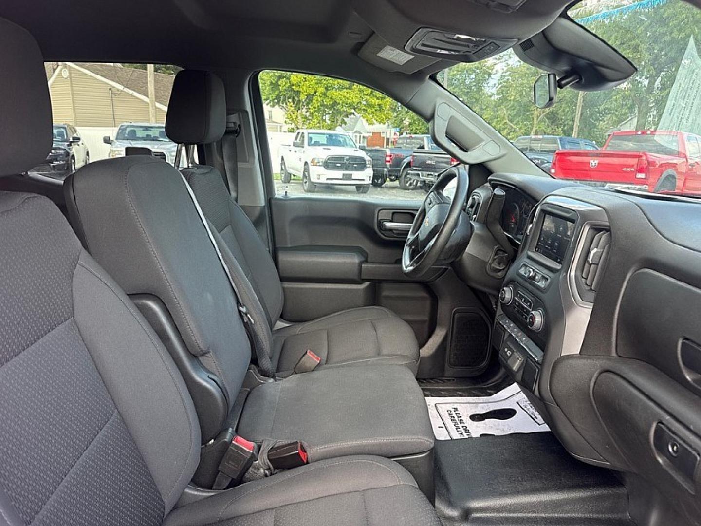 2022 RED /BLACK Chevrolet Silverado 1500 Work Truck Crew Cab 4WD (1GCPDAEKXNZ) with an 2.7L L4 DOHC 16V TURBO engine, 6A transmission, located at 3304 Woodville Road, Northwood, OH, 43619, (419) 210-8019, 41.612694, -83.480743 - Your #1 Destination for Auto Loans and mdash;No Matter Your Credit!At our dealership, we believe everyone deserves the opportunity to drive their dream car and mdash;whether you have good credit, bad credit, or no credit at all. With a wide selection of hundreds of cars, trucks, and SUVs, you'll fin- Photo#18