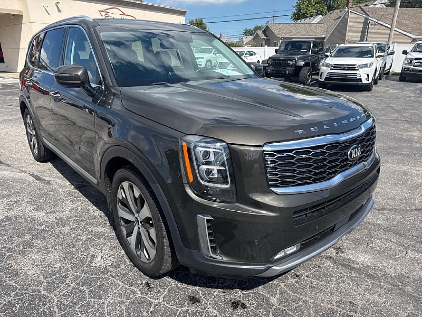 2021 GREEN /BLACK Kia Telluride SX AWD (5XYP5DHC8MG) with an 3.8L V6 DOHC 24V engine, 8A transmission, located at 3304 Woodville Road, Northwood, OH, 43619, (419) 210-8019, 41.612694, -83.480743 - Your #1 Destination for Auto Loans and mdash;No Matter Your Credit!At our dealership, we believe everyone deserves the opportunity to drive their dream car and mdash;whether you have good credit, bad credit, or no credit at all. With a wide selection of hundreds of cars, trucks, and SUVs, you'll fin- Photo#6
