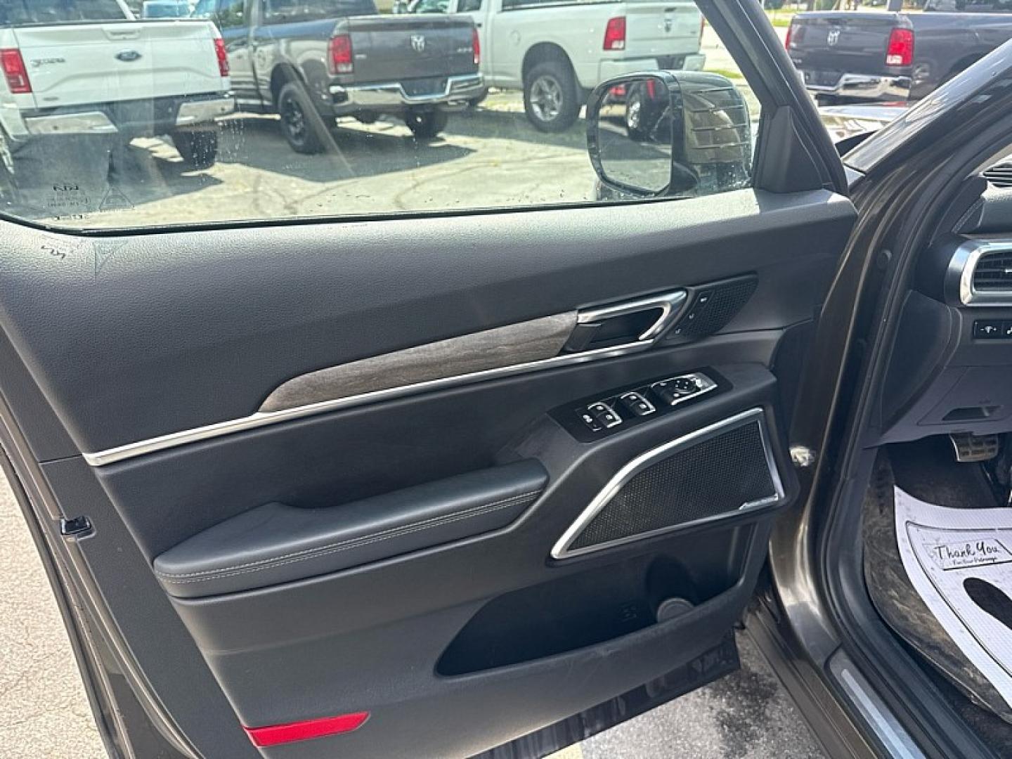 2021 GREEN /BLACK Kia Telluride SX AWD (5XYP5DHC8MG) with an 3.8L V6 DOHC 24V engine, 8A transmission, located at 3304 Woodville Road, Northwood, OH, 43619, (419) 210-8019, 41.612694, -83.480743 - Your #1 Destination for Auto Loans and mdash;No Matter Your Credit!At our dealership, we believe everyone deserves the opportunity to drive their dream car and mdash;whether you have good credit, bad credit, or no credit at all. With a wide selection of hundreds of cars, trucks, and SUVs, you'll fin- Photo#8