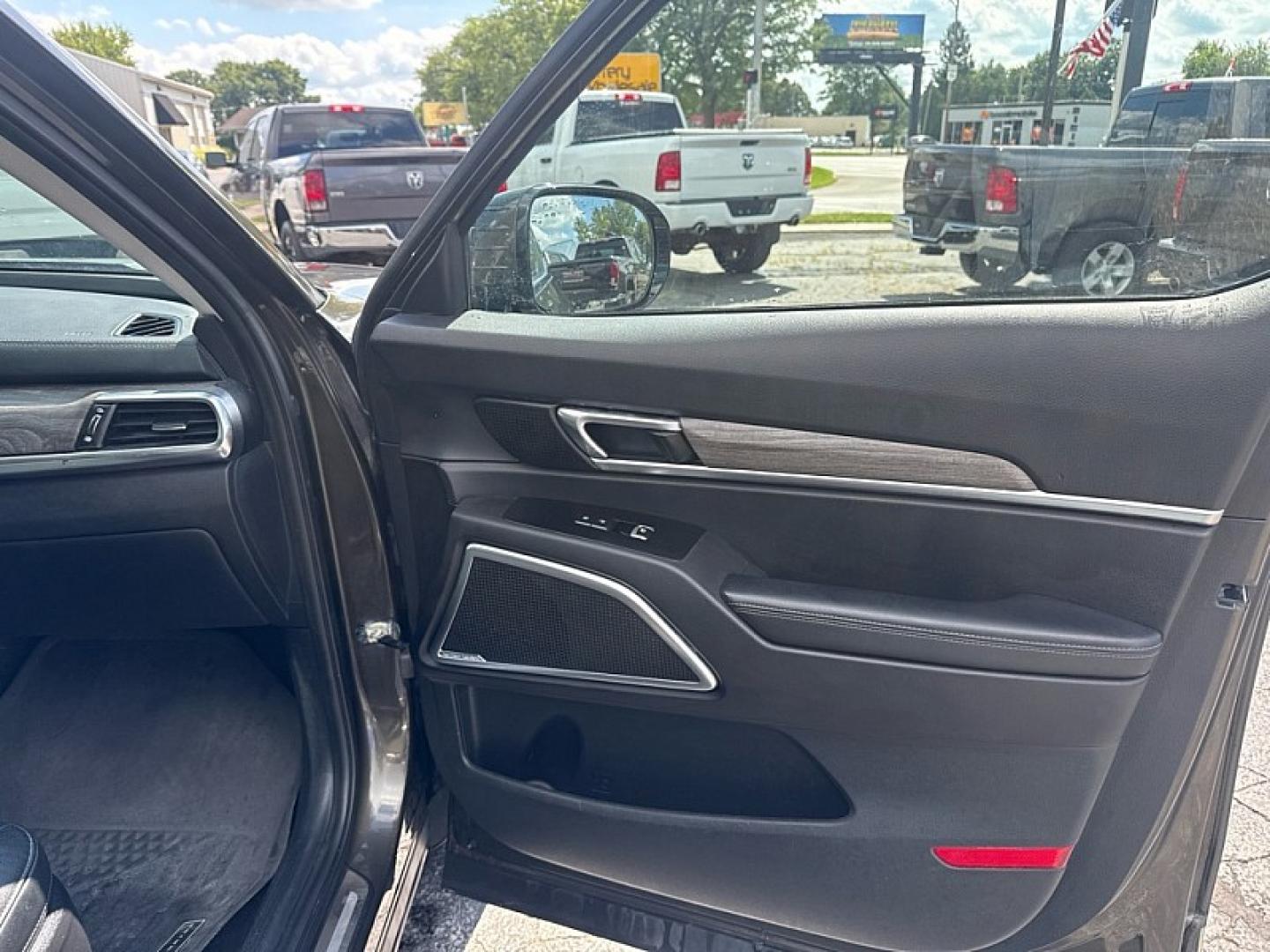 2021 GREEN /BLACK Kia Telluride SX AWD (5XYP5DHC8MG) with an 3.8L V6 DOHC 24V engine, 8A transmission, located at 3304 Woodville Road, Northwood, OH, 43619, (419) 210-8019, 41.612694, -83.480743 - Your #1 Destination for Auto Loans and mdash;No Matter Your Credit!At our dealership, we believe everyone deserves the opportunity to drive their dream car and mdash;whether you have good credit, bad credit, or no credit at all. With a wide selection of hundreds of cars, trucks, and SUVs, you'll fin- Photo#14
