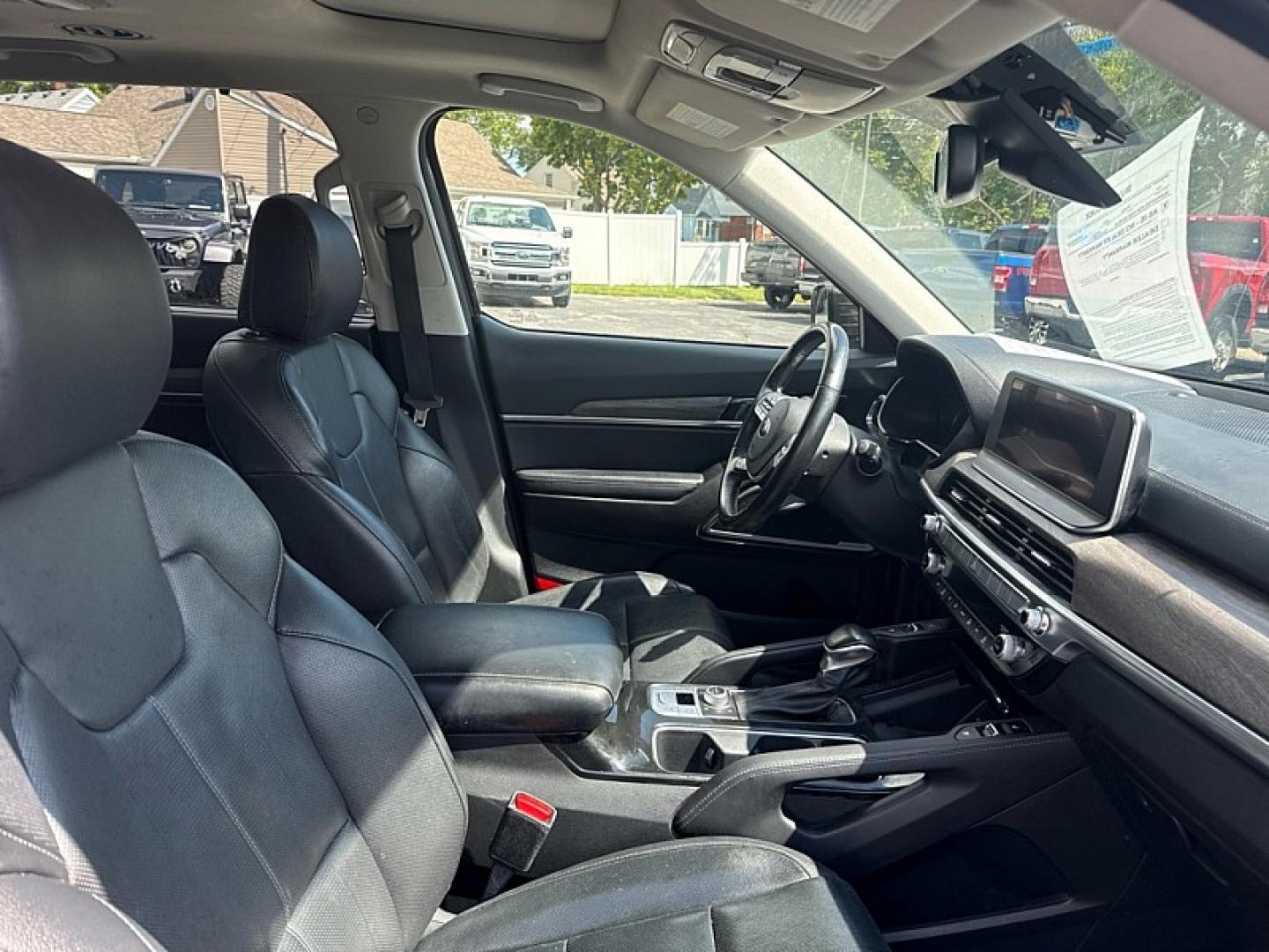 2021 GREEN /BLACK Kia Telluride SX AWD (5XYP5DHC8MG) with an 3.8L V6 DOHC 24V engine, 8A transmission, located at 3304 Woodville Road, Northwood, OH, 43619, (419) 210-8019, 41.612694, -83.480743 - Your #1 Destination for Auto Loans and mdash;No Matter Your Credit!At our dealership, we believe everyone deserves the opportunity to drive their dream car and mdash;whether you have good credit, bad credit, or no credit at all. With a wide selection of hundreds of cars, trucks, and SUVs, you'll fin- Photo#15