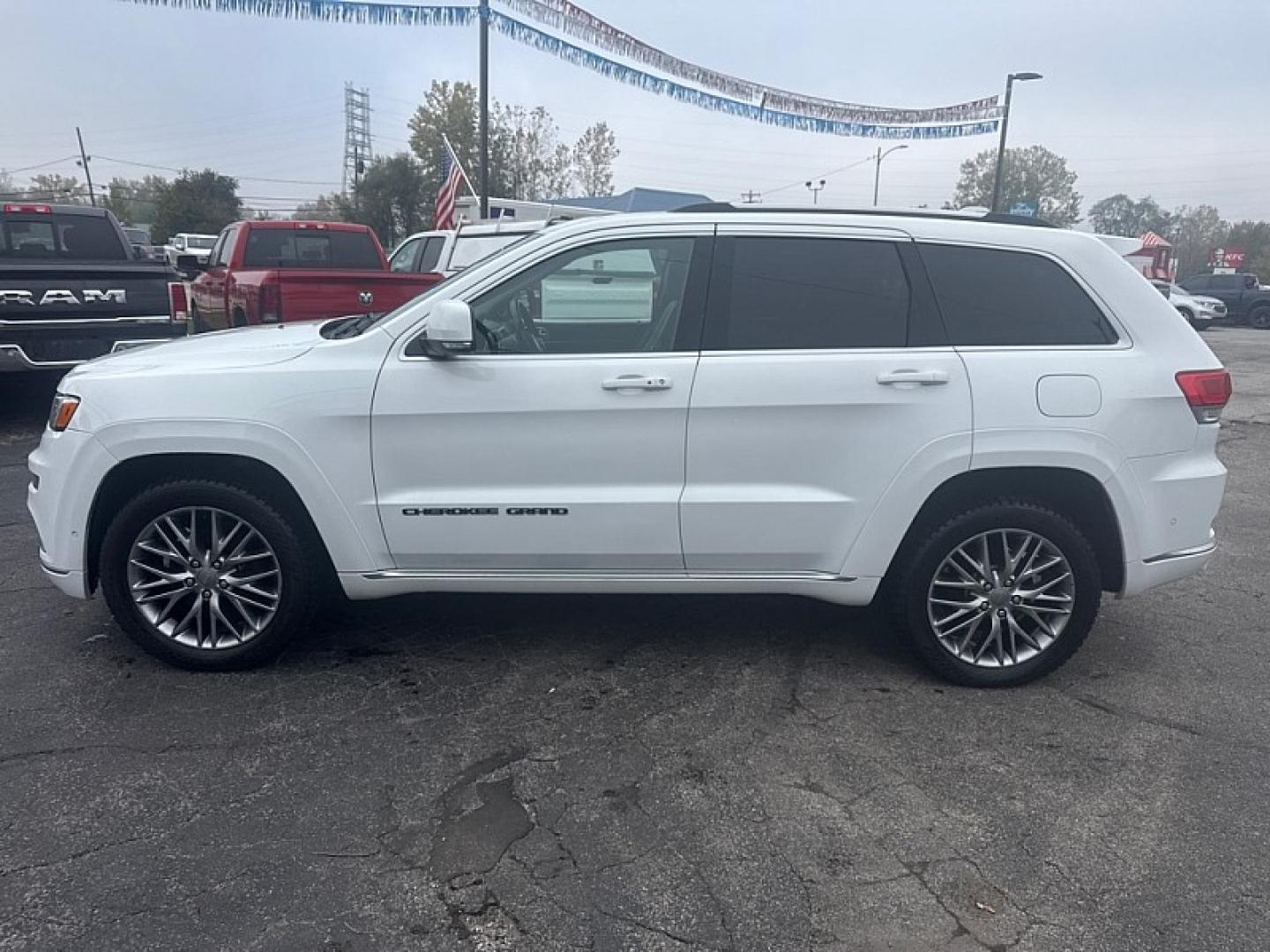 2017 WHITE /BLACK Jeep Grand Cherokee Summit 4WD (1C4RJFJG4HC) with an 3.6L V6 DOHC 24V engine, 8A transmission, located at 3304 Woodville Road, Northwood, OH, 43619, (419) 210-8019, 41.612694, -83.480743 - Your #1 Destination for Auto Loans and mdash;No Matter Your Credit!At our dealership, we believe everyone deserves the opportunity to drive their dream car and mdash;whether you have good credit, bad credit, or no credit at all. With a wide selection of hundreds of cars, trucks, and SUVs, you'll fin- Photo#1