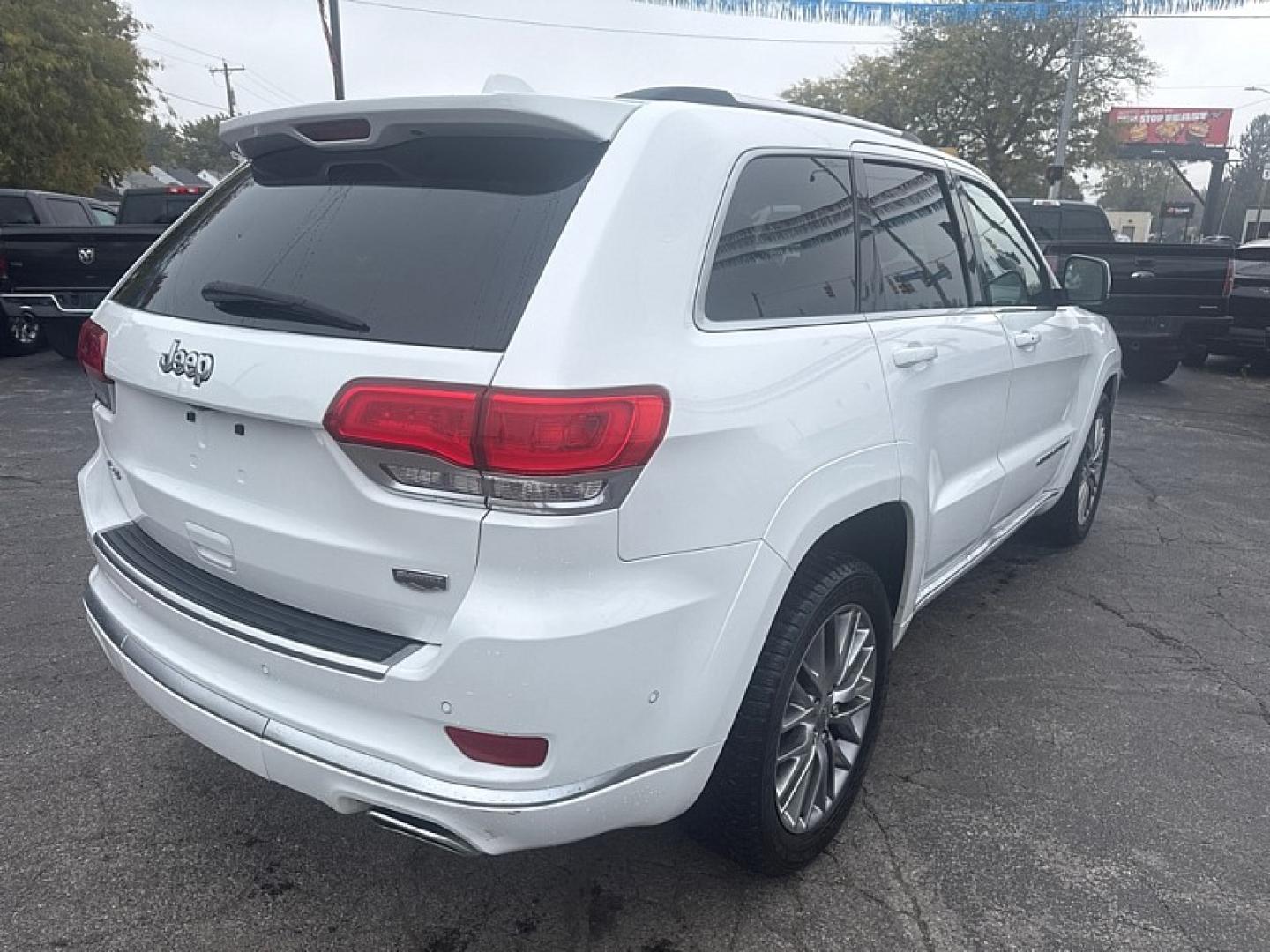 2017 WHITE /BLACK Jeep Grand Cherokee Summit 4WD (1C4RJFJG4HC) with an 3.6L V6 DOHC 24V engine, 8A transmission, located at 3304 Woodville Road, Northwood, OH, 43619, (419) 210-8019, 41.612694, -83.480743 - Your #1 Destination for Auto Loans and mdash;No Matter Your Credit!At our dealership, we believe everyone deserves the opportunity to drive their dream car and mdash;whether you have good credit, bad credit, or no credit at all. With a wide selection of hundreds of cars, trucks, and SUVs, you'll fin- Photo#4