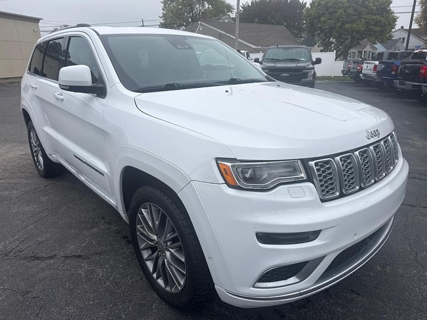 2017 WHITE /BLACK Jeep Grand Cherokee Summit 4WD (1C4RJFJG4HC) with an 3.6L V6 DOHC 24V engine, 8A transmission, located at 3304 Woodville Road, Northwood, OH, 43619, (419) 210-8019, 41.612694, -83.480743 - Your #1 Destination for Auto Loans and mdash;No Matter Your Credit!At our dealership, we believe everyone deserves the opportunity to drive their dream car and mdash;whether you have good credit, bad credit, or no credit at all. With a wide selection of hundreds of cars, trucks, and SUVs, you'll fin- Photo#6