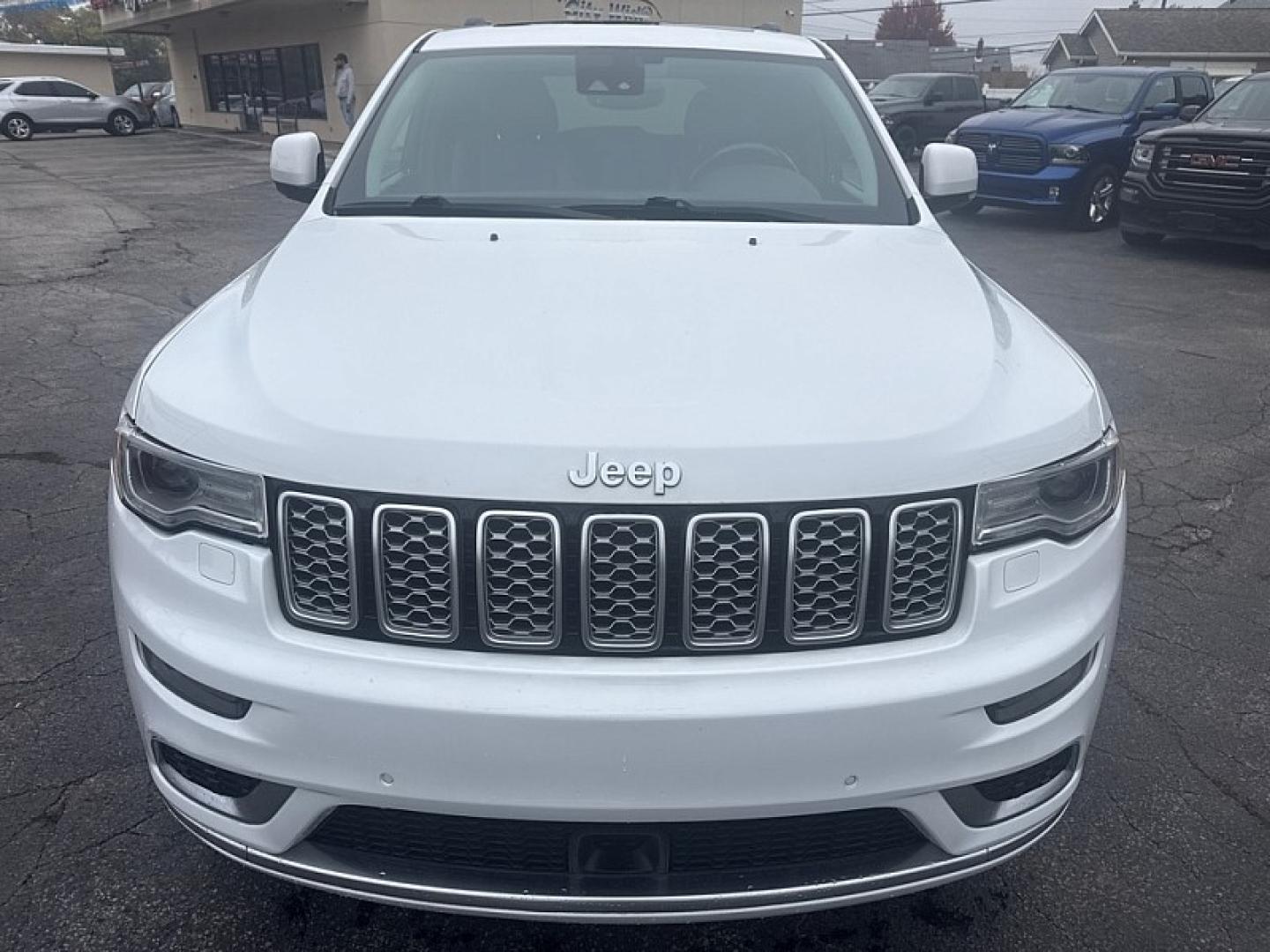 2017 WHITE /BLACK Jeep Grand Cherokee Summit 4WD (1C4RJFJG4HC) with an 3.6L V6 DOHC 24V engine, 8A transmission, located at 3304 Woodville Road, Northwood, OH, 43619, (419) 210-8019, 41.612694, -83.480743 - Your #1 Destination for Auto Loans and mdash;No Matter Your Credit!At our dealership, we believe everyone deserves the opportunity to drive their dream car and mdash;whether you have good credit, bad credit, or no credit at all. With a wide selection of hundreds of cars, trucks, and SUVs, you'll fin- Photo#7