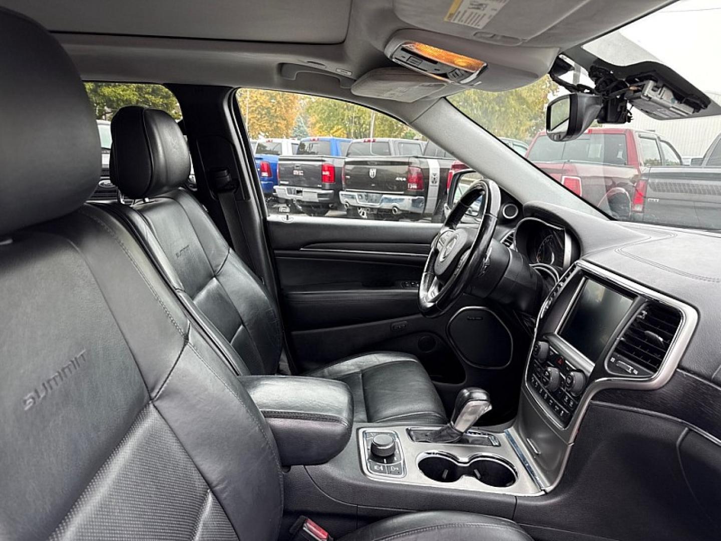 2017 WHITE /BLACK Jeep Grand Cherokee Summit 4WD (1C4RJFJG4HC) with an 3.6L V6 DOHC 24V engine, 8A transmission, located at 3304 Woodville Road, Northwood, OH, 43619, (419) 210-8019, 41.612694, -83.480743 - Your #1 Destination for Auto Loans and mdash;No Matter Your Credit!At our dealership, we believe everyone deserves the opportunity to drive their dream car and mdash;whether you have good credit, bad credit, or no credit at all. With a wide selection of hundreds of cars, trucks, and SUVs, you'll fin- Photo#15