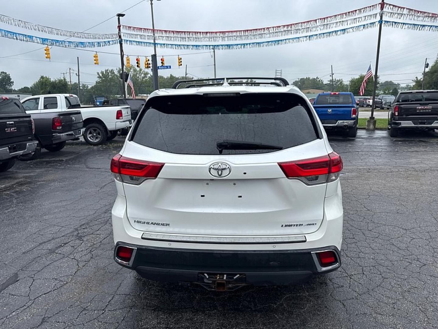 2017 WHITE /BLACK Toyota Highlander Limited AWD V6 (5TDDZRFH5HS) with an 3.5L V6 DOHC 24V engine, 6A transmission, located at 3304 Woodville Road, Northwood, OH, 43619, (419) 210-8019, 41.612694, -83.480743- Photo#3