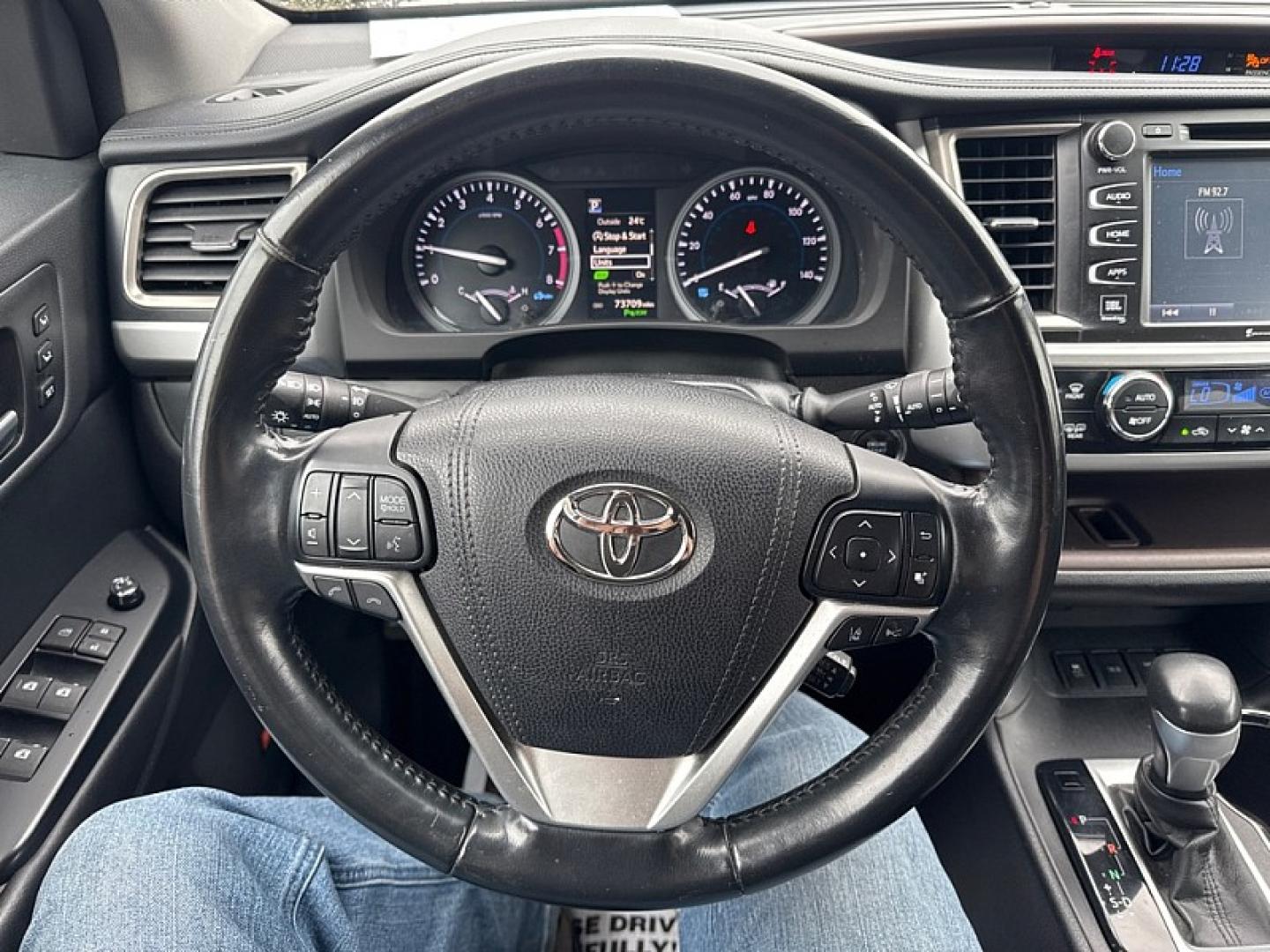 2017 WHITE /BLACK Toyota Highlander Limited AWD V6 (5TDDZRFH5HS) with an 3.5L V6 DOHC 24V engine, 6A transmission, located at 3304 Woodville Road, Northwood, OH, 43619, (419) 210-8019, 41.612694, -83.480743- Photo#21