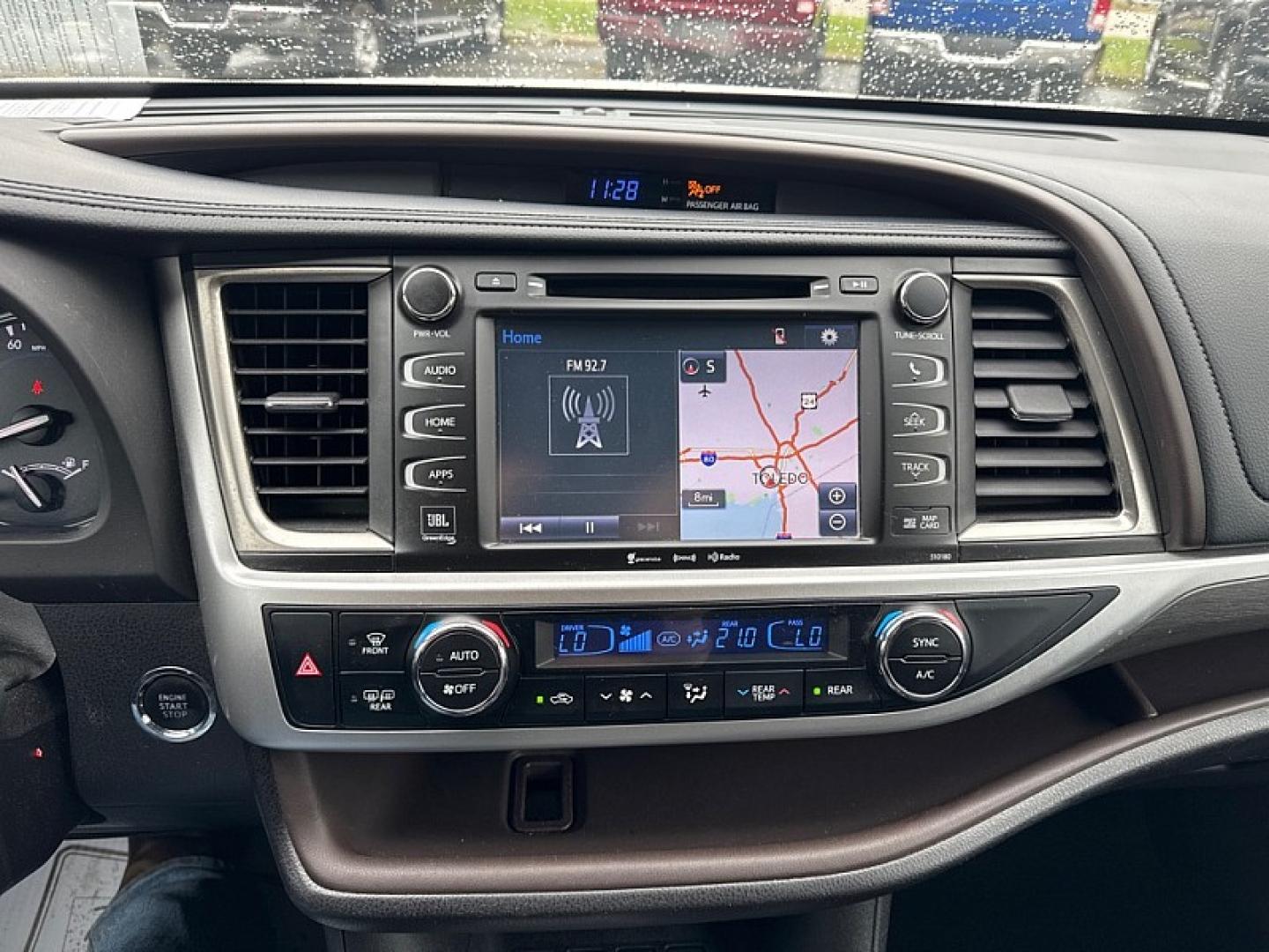 2017 WHITE /BLACK Toyota Highlander Limited AWD V6 (5TDDZRFH5HS) with an 3.5L V6 DOHC 24V engine, 6A transmission, located at 3304 Woodville Road, Northwood, OH, 43619, (419) 210-8019, 41.612694, -83.480743- Photo#23