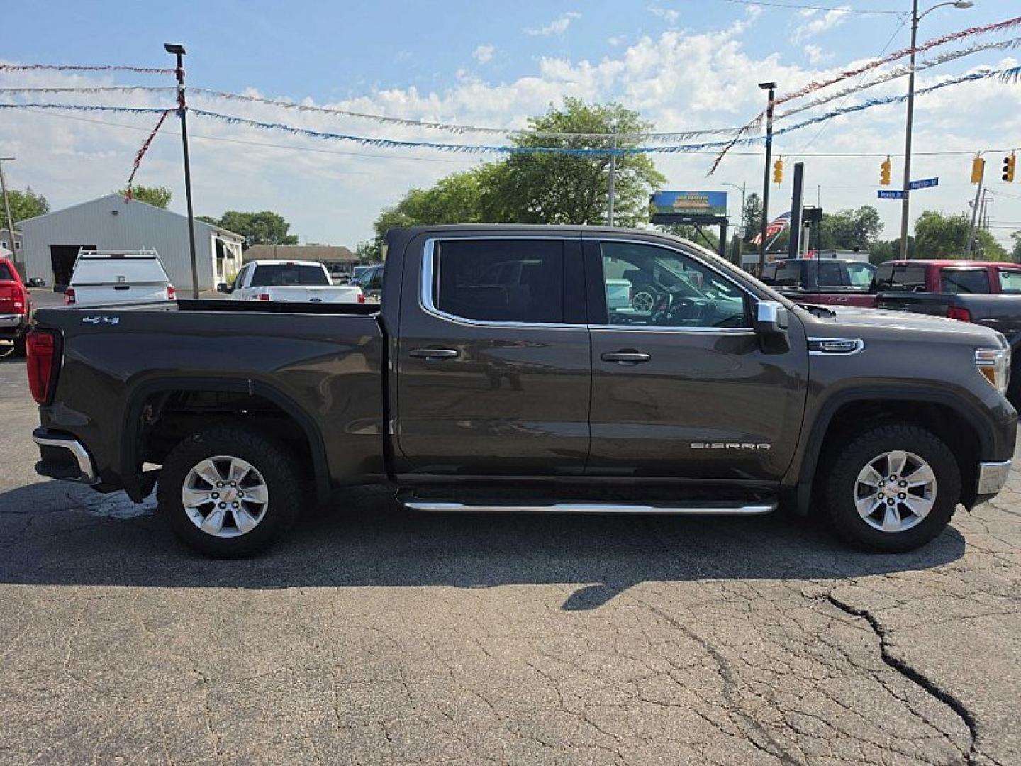 2019 GRAY /BLACK GMC Sierra 1500 SLE Crew Cab Short Box 4WD (1GTU9BED0KZ) with an 5.3L V8 OHV 16V engine, 6A transmission, located at 3304 Woodville Road, Northwood, OH, 43619, (419) 210-8019, 41.612694, -83.480743 - Your #1 Destination for Auto Loans and mdash;No Matter Your Credit!At our dealership, we believe everyone deserves the opportunity to drive their dream car and mdash;whether you have good credit, bad credit, or no credit at all. With a wide selection of hundreds of cars, trucks, and SUVs, you'll fin- Photo#5
