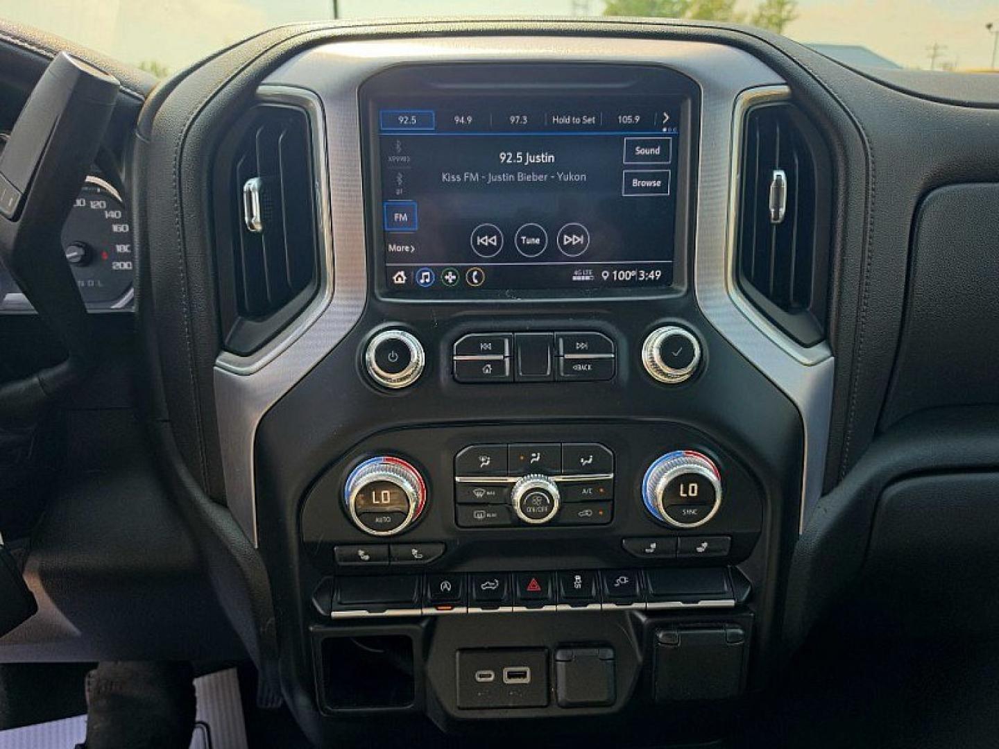 2019 GRAY /BLACK GMC Sierra 1500 SLE Crew Cab Short Box 4WD (1GTU9BED0KZ) with an 5.3L V8 OHV 16V engine, 6A transmission, located at 3304 Woodville Road, Northwood, OH, 43619, (419) 210-8019, 41.612694, -83.480743 - Your #1 Destination for Auto Loans and mdash;No Matter Your Credit!At our dealership, we believe everyone deserves the opportunity to drive their dream car and mdash;whether you have good credit, bad credit, or no credit at all. With a wide selection of hundreds of cars, trucks, and SUVs, you'll fin- Photo#21
