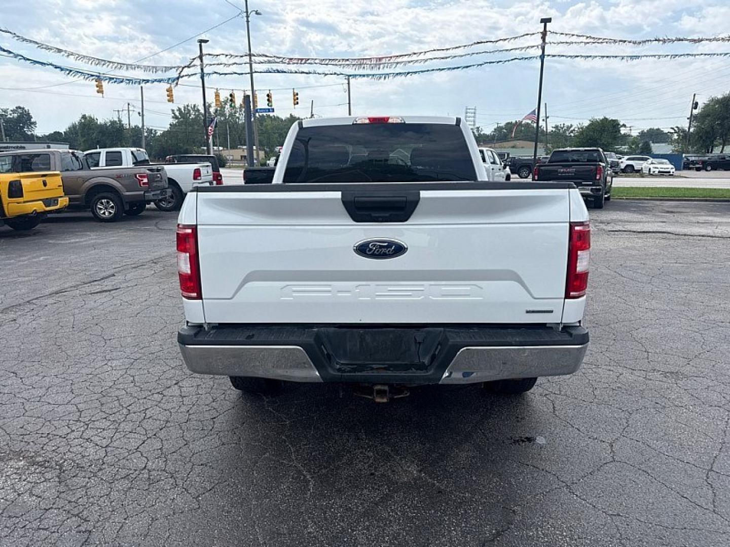 2019 WHITE /GRAY Ford F-150 King Ranch SuperCrew 6.5-ft. 4WD (1FTFW1E48KF) with an 3.5L V6 DOHC 24V engine, 6A transmission, located at 3304 Woodville Road, Northwood, OH, 43619, (419) 210-8019, 41.612694, -83.480743- Photo#3