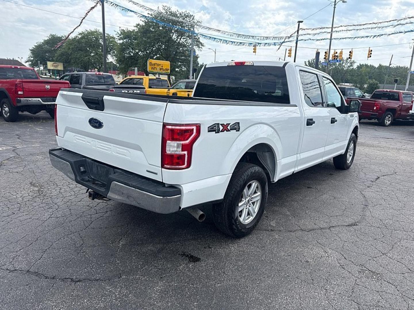 2019 WHITE /GRAY Ford F-150 King Ranch SuperCrew 6.5-ft. 4WD (1FTFW1E48KF) with an 3.5L V6 DOHC 24V engine, 6A transmission, located at 3304 Woodville Road, Northwood, OH, 43619, (419) 210-8019, 41.612694, -83.480743- Photo#4