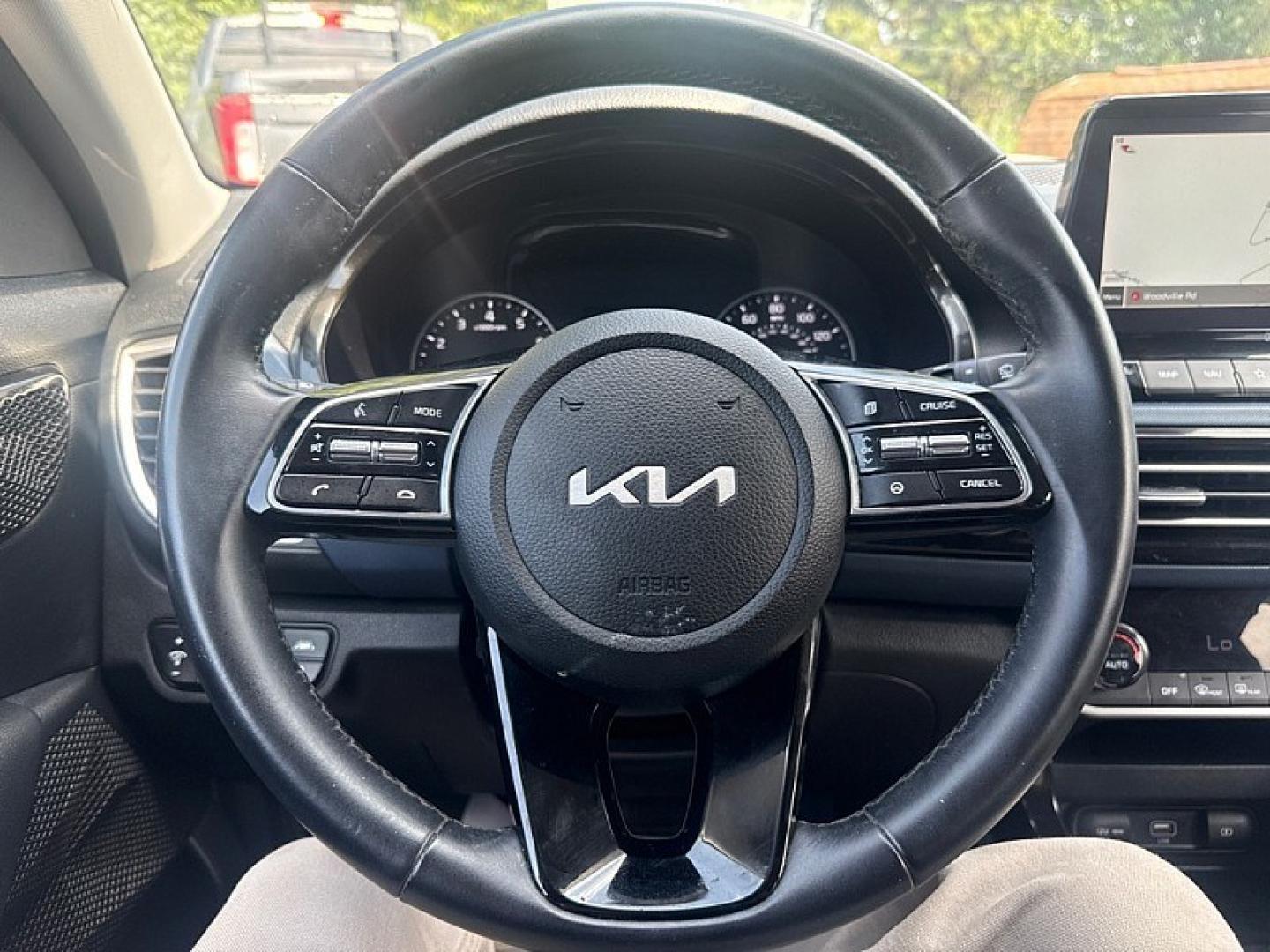 2019 WHITE /GRAY Ford F-150 King Ranch SuperCrew 6.5-ft. 4WD (1FTFW1E48KF) with an 3.5L V6 DOHC 24V engine, 6A transmission, located at 3304 Woodville Road, Northwood, OH, 43619, (419) 210-8019, 41.612694, -83.480743- Photo#42