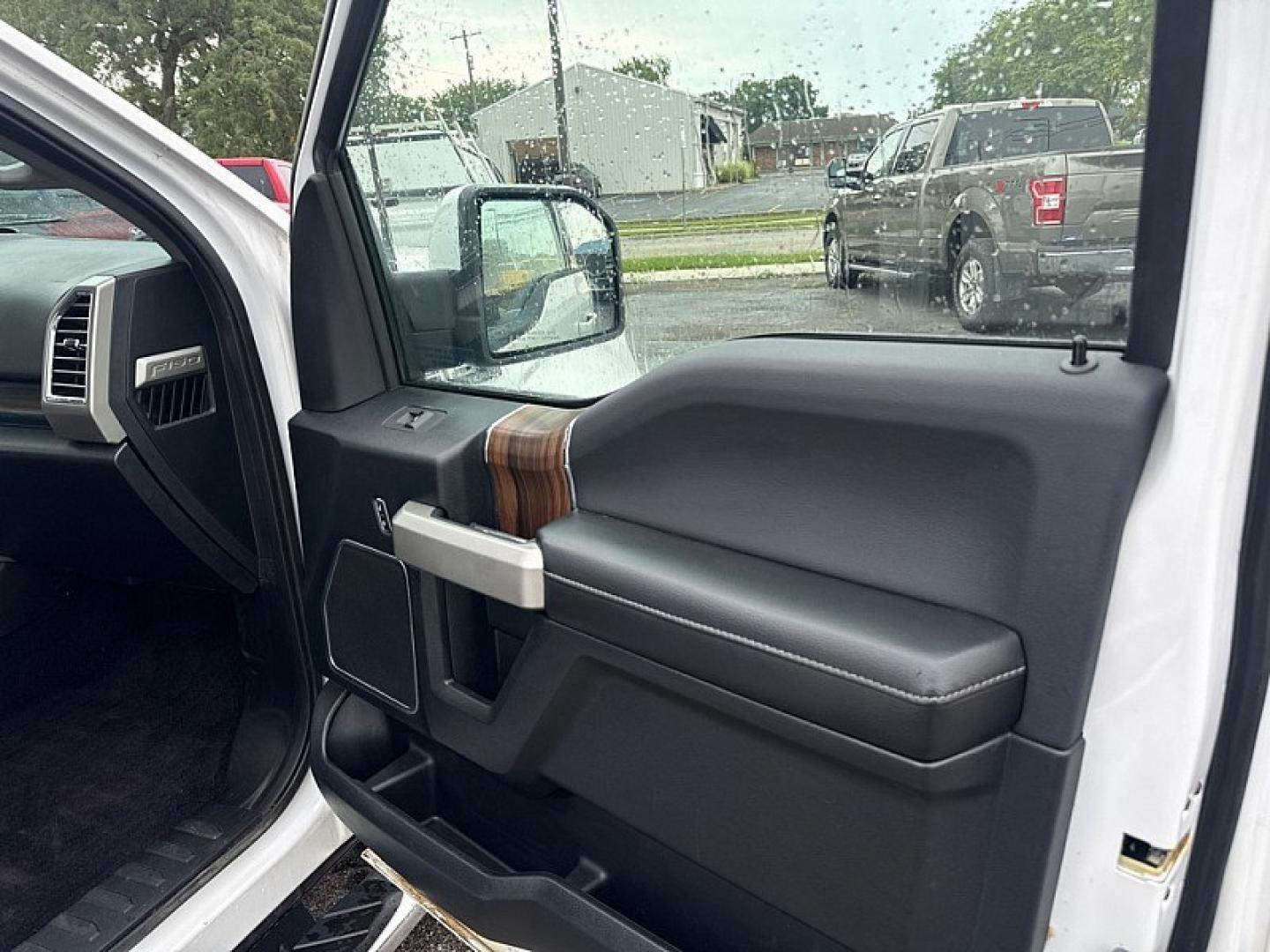 2019 WHITE /GRAY Ford F-150 King Ranch SuperCrew 6.5-ft. 4WD (1FTFW1E48KF) with an 3.5L V6 DOHC 24V engine, 6A transmission, located at 3304 Woodville Road, Northwood, OH, 43619, (419) 210-8019, 41.612694, -83.480743- Photo#83
