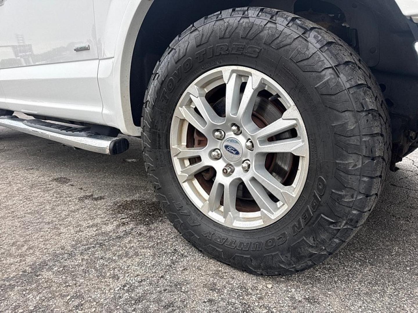 2019 WHITE /GRAY Ford F-150 King Ranch SuperCrew 6.5-ft. 4WD (1FTFW1E48KF) with an 3.5L V6 DOHC 24V engine, 6A transmission, located at 3304 Woodville Road, Northwood, OH, 43619, (419) 210-8019, 41.612694, -83.480743- Photo#85