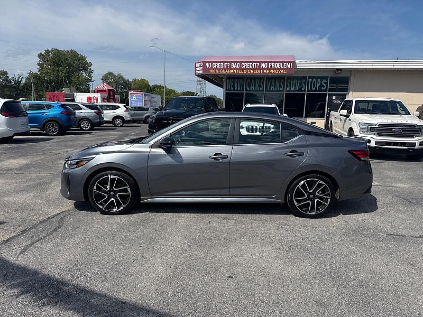 2024 GRAY /BLACK Nissan Sentra SR (3N1AB8DVXRY) with an 1.8L L4 SFI DOHC 16V engine, CVT transmission, located at 3304 Woodville Road, Northwood, OH, 43619, (419) 210-8019, 41.612694, -83.480743- Photo#1