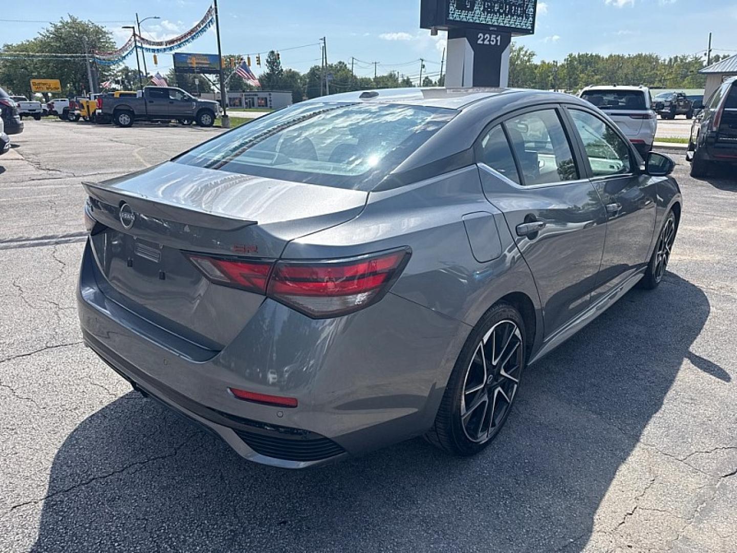 2024 GRAY /BLACK Nissan Sentra SR (3N1AB8DVXRY) with an 1.8L L4 SFI DOHC 16V engine, CVT transmission, located at 3304 Woodville Road, Northwood, OH, 43619, (419) 210-8019, 41.612694, -83.480743- Photo#4