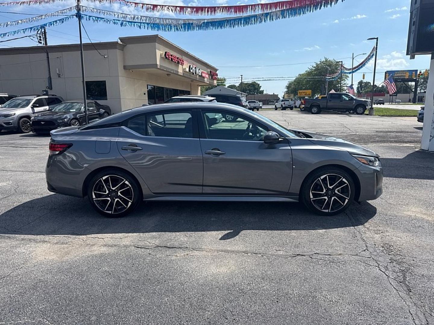 2024 GRAY /BLACK Nissan Sentra SR (3N1AB8DVXRY) with an 1.8L L4 SFI DOHC 16V engine, CVT transmission, located at 3304 Woodville Road, Northwood, OH, 43619, (419) 210-8019, 41.612694, -83.480743- Photo#5