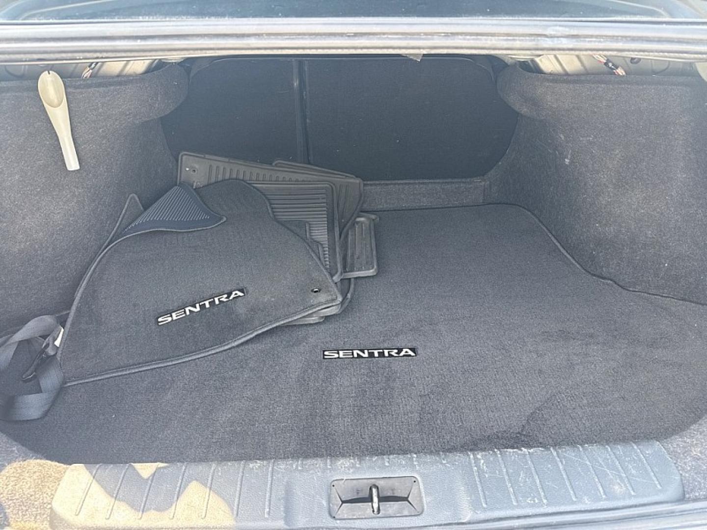 2024 GRAY /BLACK Nissan Sentra SR (3N1AB8DVXRY) with an 1.8L L4 SFI DOHC 16V engine, CVT transmission, located at 3304 Woodville Road, Northwood, OH, 43619, (419) 210-8019, 41.612694, -83.480743- Photo#12