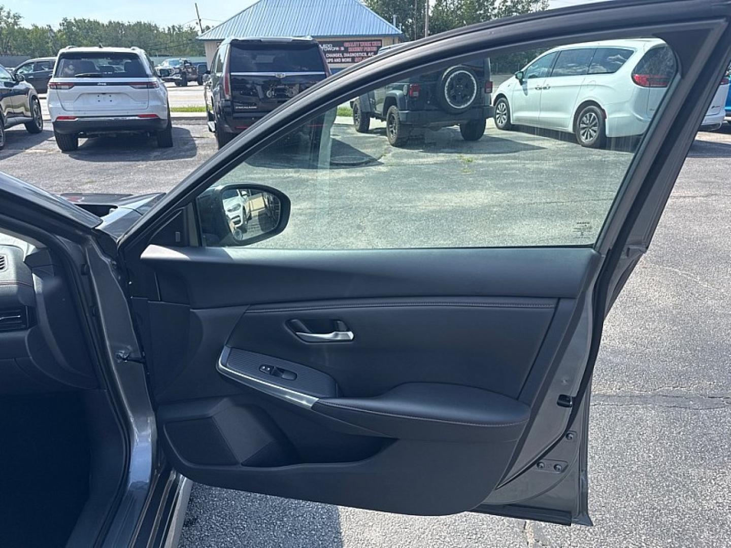 2024 GRAY /BLACK Nissan Sentra SR (3N1AB8DVXRY) with an 1.8L L4 SFI DOHC 16V engine, CVT transmission, located at 3304 Woodville Road, Northwood, OH, 43619, (419) 210-8019, 41.612694, -83.480743- Photo#15